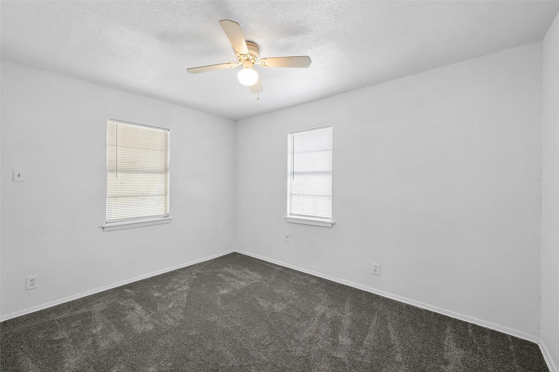 Single Family Residence For Sale in Mc Lennan County , 915 Faulkner Lane, Waco, Texas 76704, 3 Bedroom, 1 Bathroom, Garage spaces, 968 Sqft, built in 1964, mls#21214308, Real Estate Agent in Waco, Homes For Sale in Mc Lennan county, Homes For Sale in Waco, Realtor in Waco Texas, Real Estate Brokerage Independent Realty Texas, Luminita Cordes Realtor