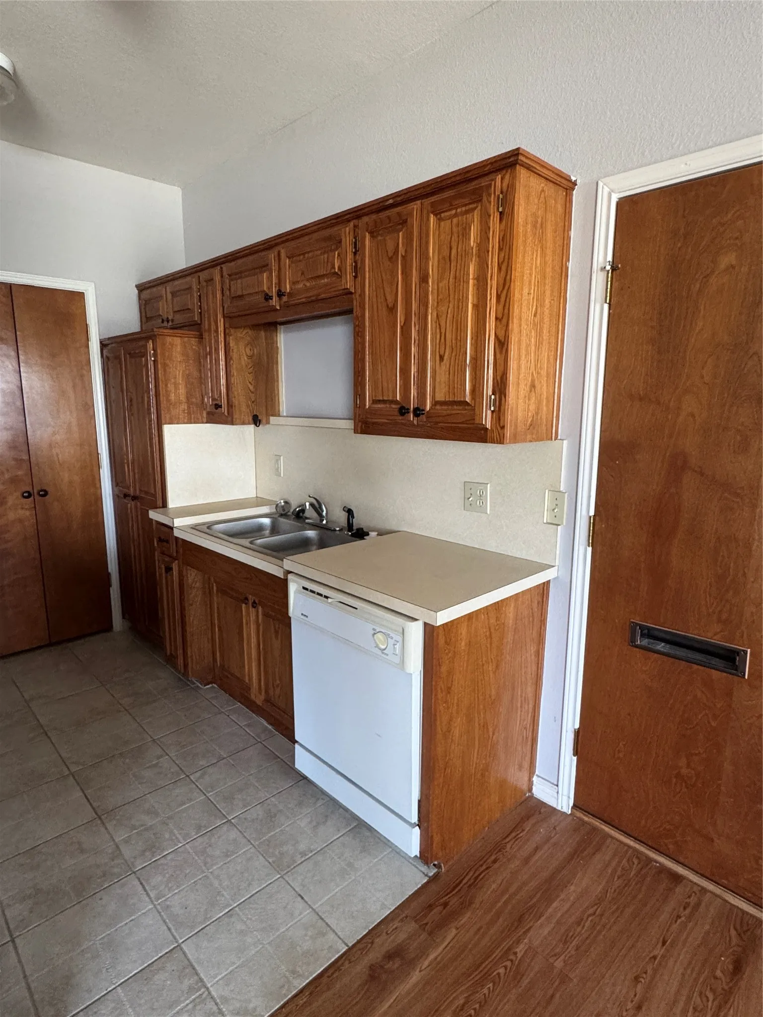 Apartment For Rent in Kaufman County , 503 N WASHINGTON Street A, Kaufman, Texas 75142, 1 Bedroom, 1 Bathroom, Garage spaces, 11,548 Sqft, built in 1996, Preowned, mls#21215514, Real Estate Agent in Kaufman, Homes For Rent in Kaufman county, Homes For Rent in Kaufman, Realtor in Kaufman Texas, Real Estate Brokerage Independent Realty Texas, Luminita Cordes Realtor