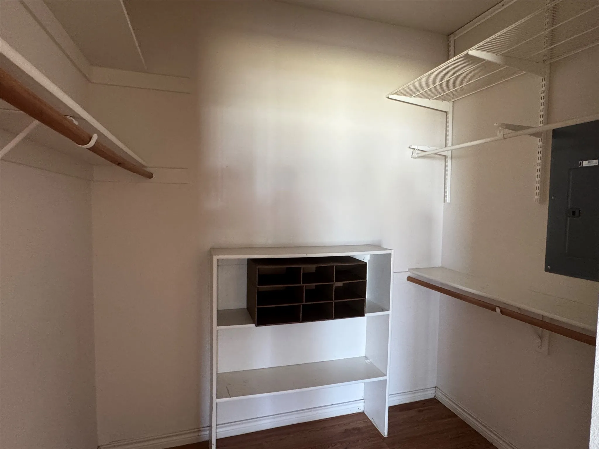 Apartment For Rent in Kaufman County , 503 N WASHINGTON Street A, Kaufman, Texas 75142, 1 Bedroom, 1 Bathroom, Garage spaces, 11,548 Sqft, built in 1996, Preowned, mls#21215514, Real Estate Agent in Kaufman, Homes For Rent in Kaufman county, Homes For Rent in Kaufman, Realtor in Kaufman Texas, Real Estate Brokerage Independent Realty Texas, Luminita Cordes Realtor