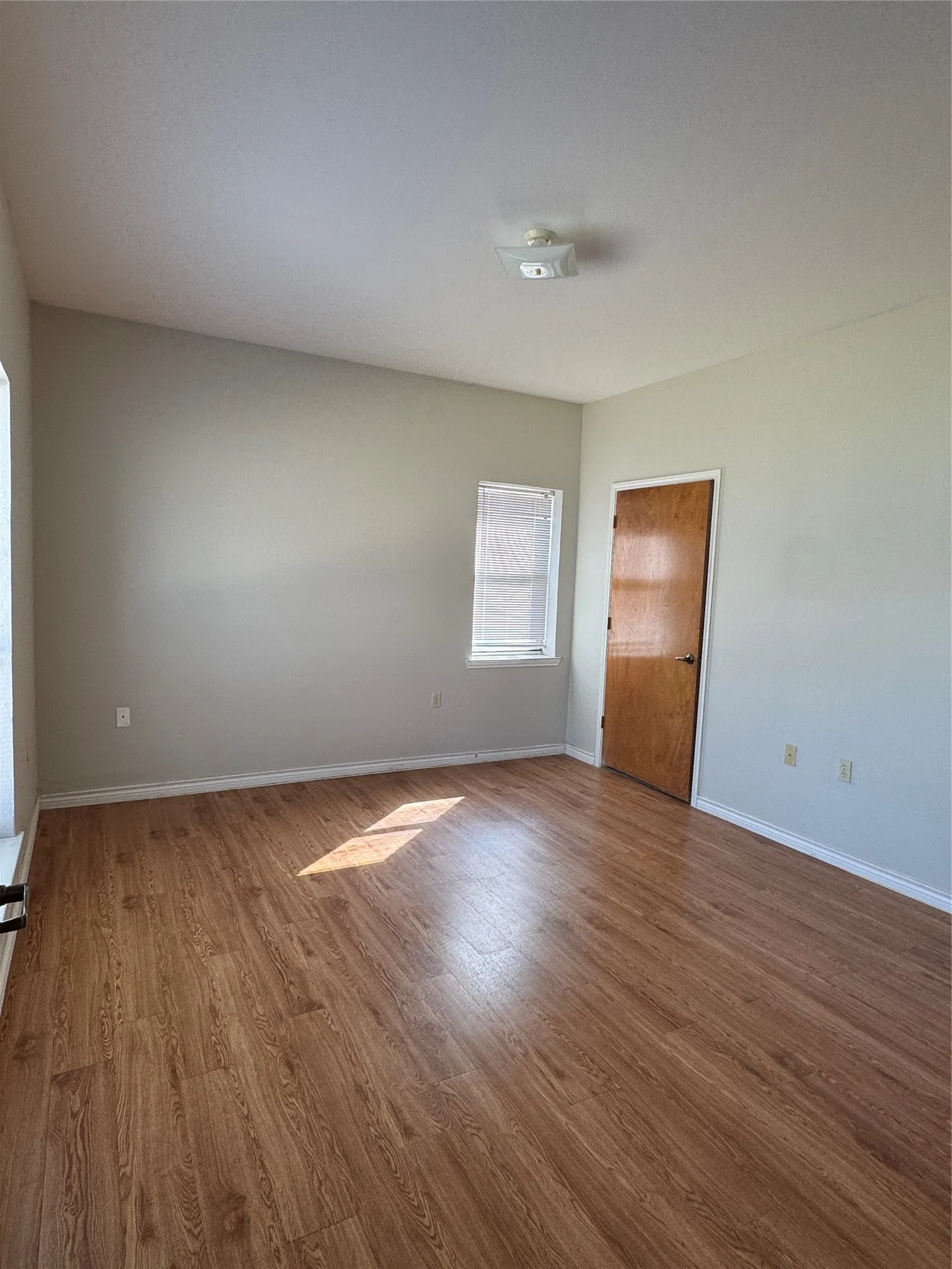 Apartment For Rent in Kaufman County , 503 N WASHINGTON Street A, Kaufman, Texas 75142, 1 Bedroom, 1 Bathroom, Garage spaces, 11,548 Sqft, built in 1996, Preowned, mls#21215514, Real Estate Agent in Kaufman, Homes For Rent in Kaufman county, Homes For Rent in Kaufman, Realtor in Kaufman Texas, Real Estate Brokerage Independent Realty Texas, Luminita Cordes Realtor
