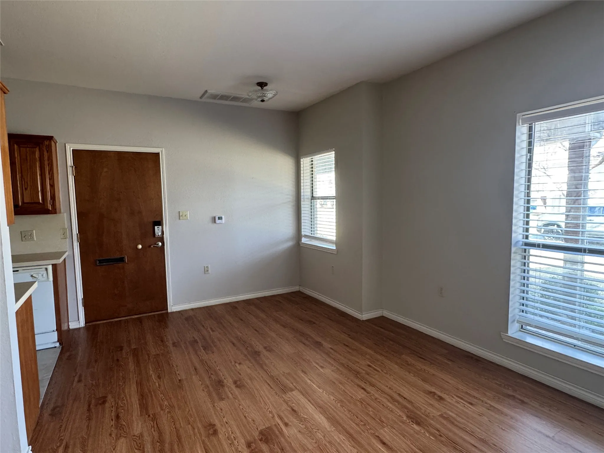 Apartment For Rent in Kaufman County , 503 N WASHINGTON Street A, Kaufman, Texas 75142, 1 Bedroom, 1 Bathroom, Garage spaces, 11,548 Sqft, built in 1996, Preowned, mls#21215514, Real Estate Agent in Kaufman, Homes For Rent in Kaufman county, Homes For Rent in Kaufman, Realtor in Kaufman Texas, Real Estate Brokerage Independent Realty Texas, Luminita Cordes Realtor
