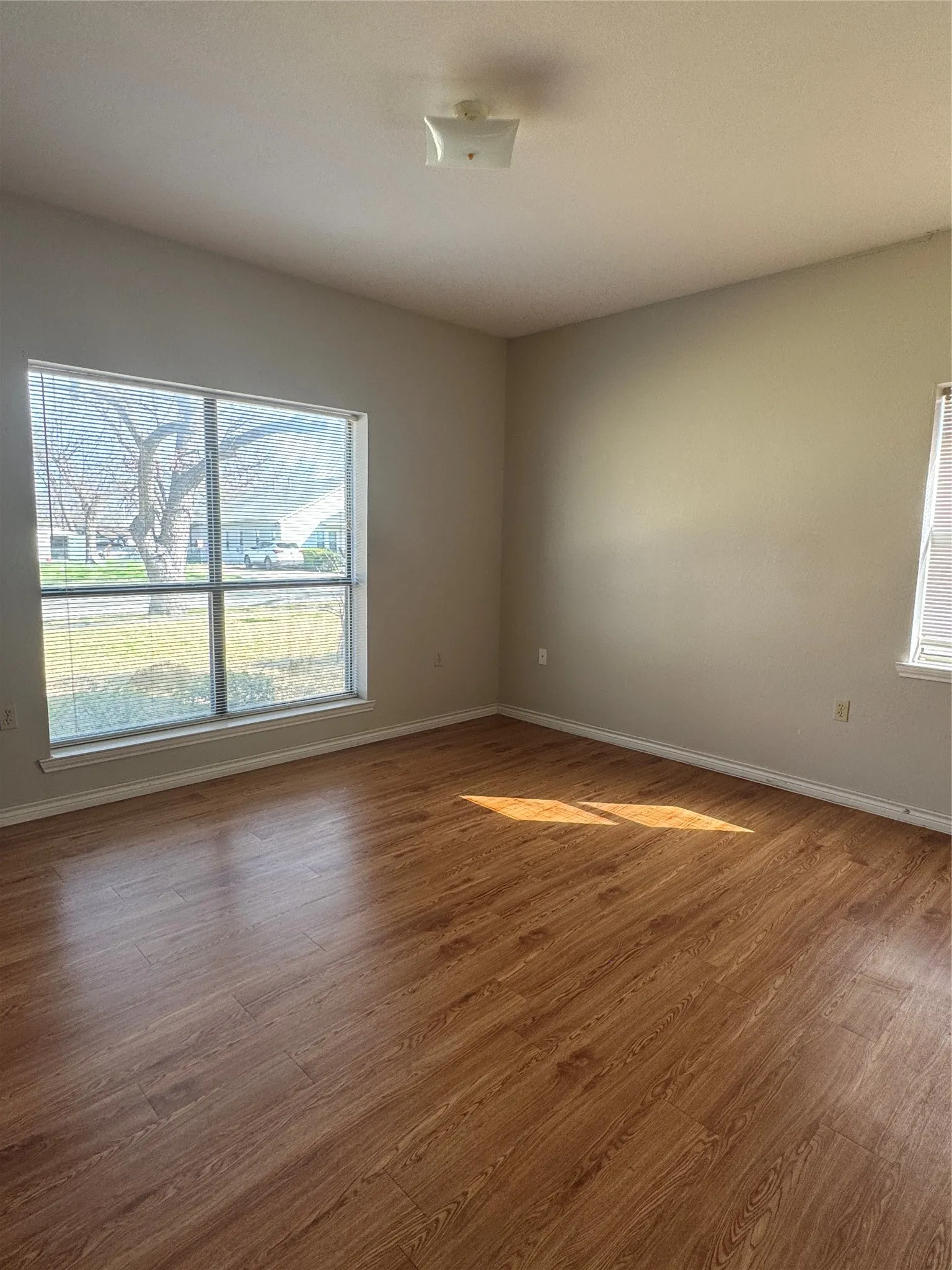 Apartment For Rent in Kaufman County , 503 N WASHINGTON Street A, Kaufman, Texas 75142, 1 Bedroom, 1 Bathroom, Garage spaces, 11,548 Sqft, built in 1996, Preowned, mls#21215514, Real Estate Agent in Kaufman, Homes For Rent in Kaufman county, Homes For Rent in Kaufman, Realtor in Kaufman Texas, Real Estate Brokerage Independent Realty Texas, Luminita Cordes Realtor