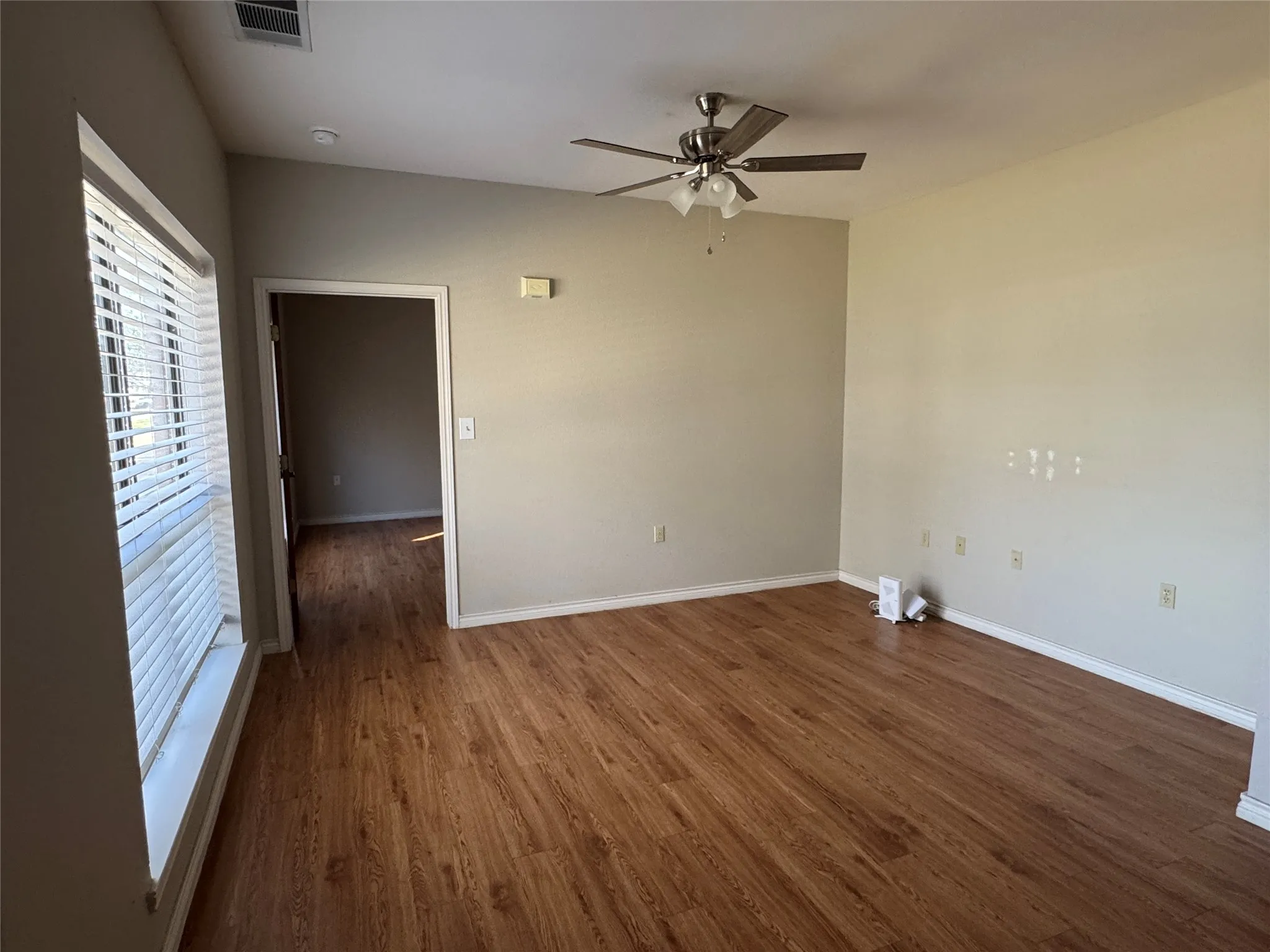 Apartment For Rent in Kaufman County , 503 N WASHINGTON Street A, Kaufman, Texas 75142, 1 Bedroom, 1 Bathroom, Garage spaces, 11,548 Sqft, built in 1996, Preowned, mls#21215514, Real Estate Agent in Kaufman, Homes For Rent in Kaufman county, Homes For Rent in Kaufman, Realtor in Kaufman Texas, Real Estate Brokerage Independent Realty Texas, Luminita Cordes Realtor