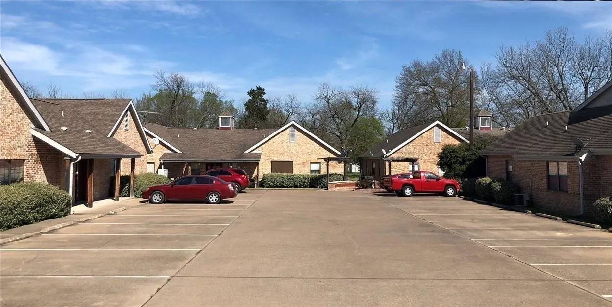 Apartment For Rent in Kaufman County , 503 N WASHINGTON Street A, Kaufman, Texas 75142, 1 Bedroom, 1 Bathroom, Garage spaces, 11,548 Sqft, built in 1996, Preowned, mls#21215514, Real Estate Agent in Kaufman, Homes For Rent in Kaufman county, Homes For Rent in Kaufman, Realtor in Kaufman Texas, Real Estate Brokerage Independent Realty Texas, Luminita Cordes Realtor