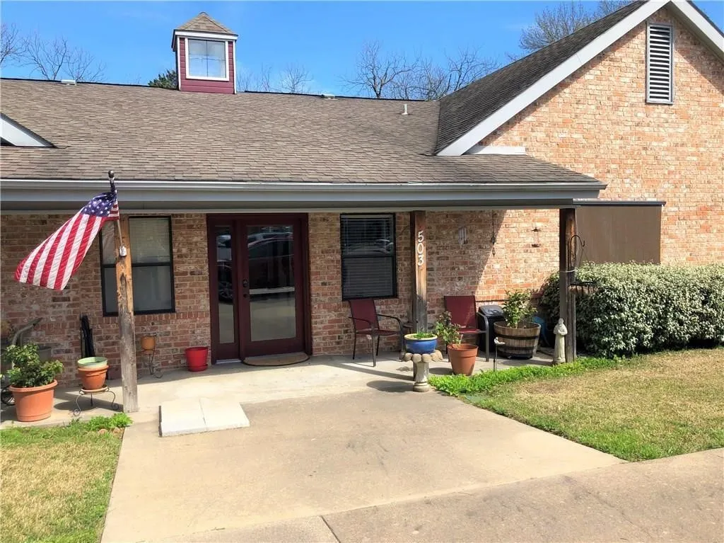 Apartment For Rent in Kaufman County , 503 N WASHINGTON Street A, Kaufman, Texas 75142, 1 Bedroom, 1 Bathroom, Garage spaces, 11,548 Sqft, built in 1996, Preowned, mls#21215514, Real Estate Agent in Kaufman, Homes For Rent in Kaufman county, Homes For Rent in Kaufman, Realtor in Kaufman Texas, Real Estate Brokerage Independent Realty Texas, Luminita Cordes Realtor