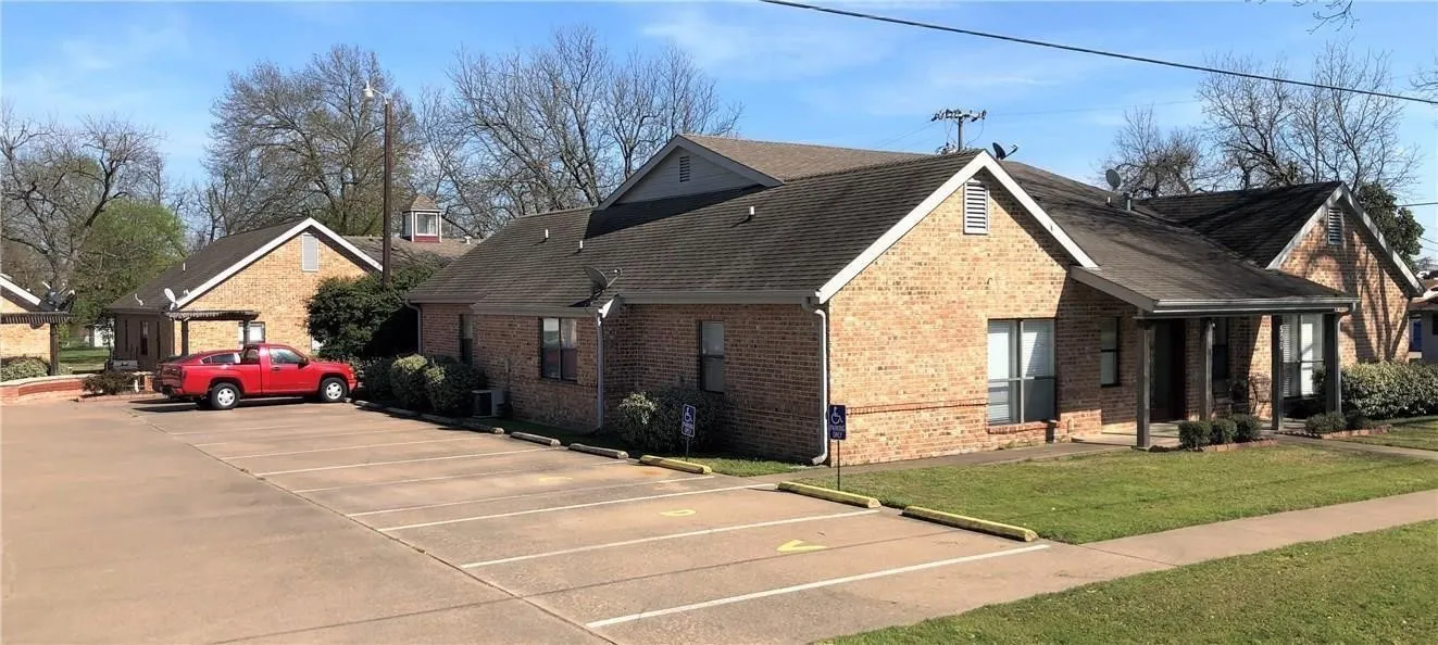 Apartment For Rent in Kaufman County , 503 N WASHINGTON Street A, Kaufman, Texas 75142, 1 Bedroom, 1 Bathroom, Garage spaces, 11,548 Sqft, built in 1996, Preowned, mls#21215514, Real Estate Agent in Kaufman, Homes For Rent in Kaufman county, Homes For Rent in Kaufman, Realtor in Kaufman Texas, Real Estate Brokerage Independent Realty Texas, Luminita Cordes Realtor
