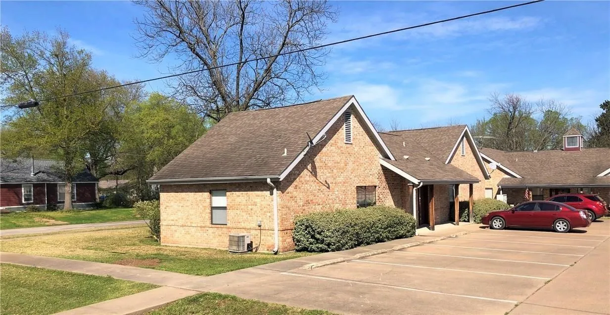 Apartment For Rent in Kaufman County , 503 N WASHINGTON Street A, Kaufman, Texas 75142, 1 Bedroom, 1 Bathroom, Garage spaces, 11,548 Sqft, built in 1996, Preowned, mls#21215514, Real Estate Agent in Kaufman, Homes For Rent in Kaufman county, Homes For Rent in Kaufman, Realtor in Kaufman Texas, Real Estate Brokerage Independent Realty Texas, Luminita Cordes Realtor