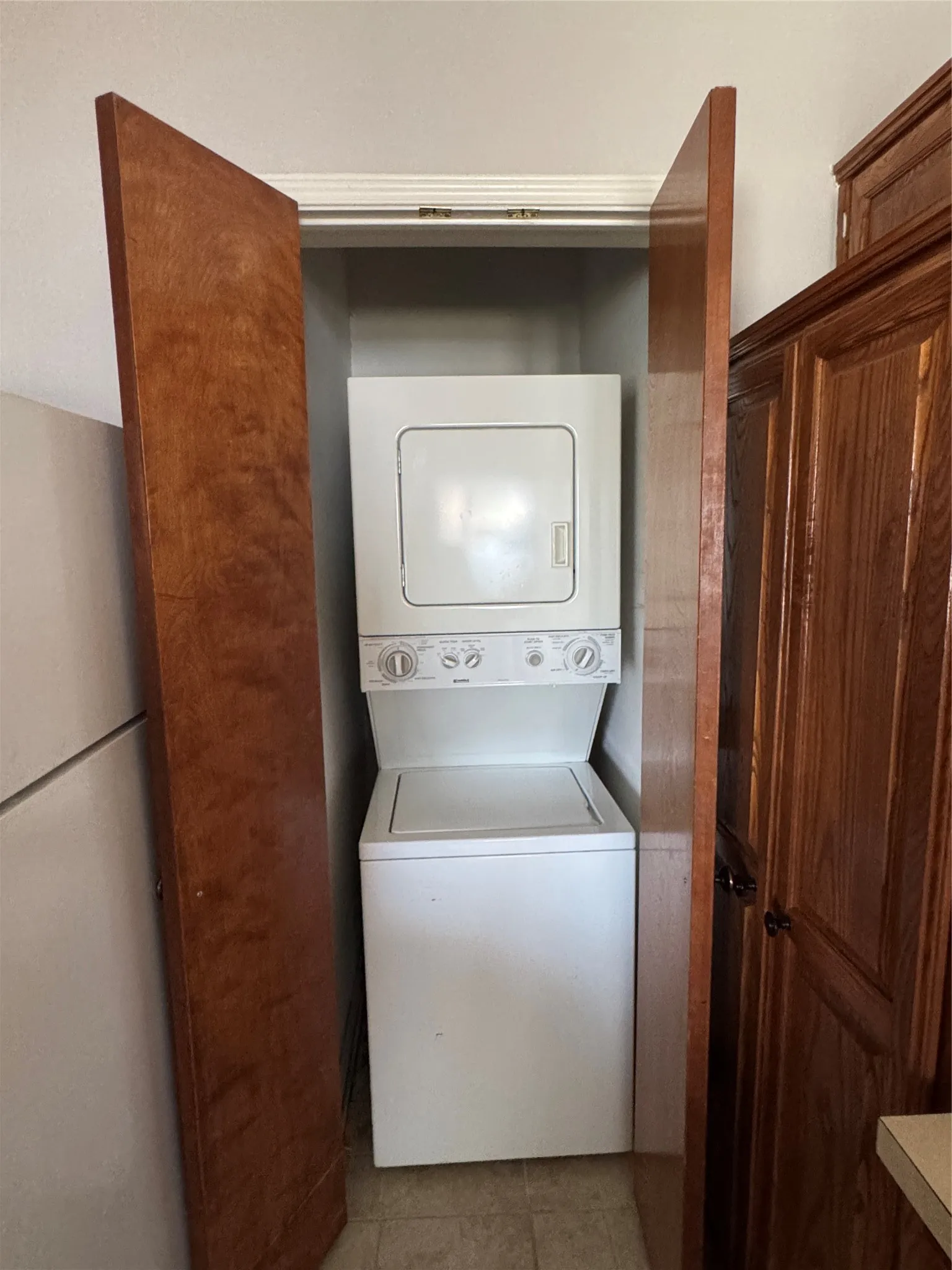Apartment For Rent in Kaufman County , 503 N WASHINGTON Street A, Kaufman, Texas 75142, 1 Bedroom, 1 Bathroom, Garage spaces, 11,548 Sqft, built in 1996, Preowned, mls#21215514, Real Estate Agent in Kaufman, Homes For Rent in Kaufman county, Homes For Rent in Kaufman, Realtor in Kaufman Texas, Real Estate Brokerage Independent Realty Texas, Luminita Cordes Realtor
