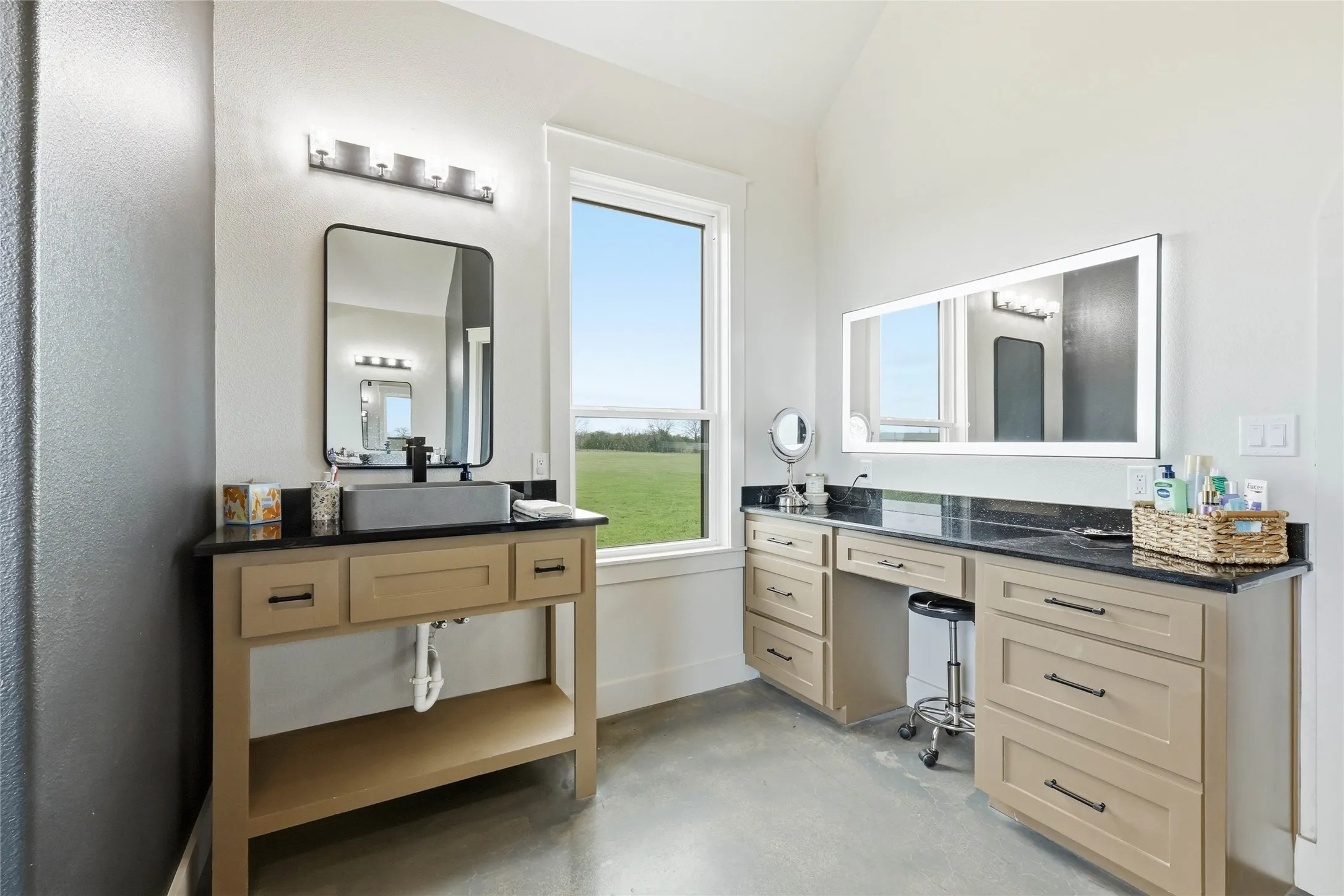 Single Family Residence For Sale in Montague County , 3988 Lake Valley Road, Sunset, Texas 76270, 4 Bedroom, 3 Bathroom, 4 Garage spaces, 3,414 Sqft, built in 2023, Preowned, mls#21214929, Real Estate Agent in Sunset, Homes For Sale in Montague county, Homes For Sale in Sunset, Realtor in Sunset Texas, Real Estate Brokerage Independent Realty Texas, Luminita Cordes Realtor