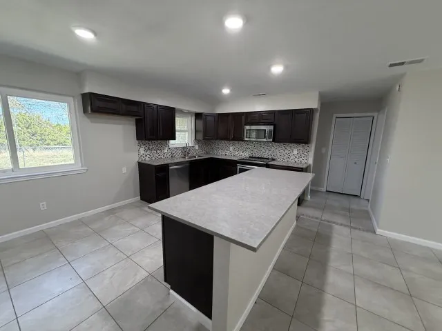 Single Family Residence For Sale in Coryell County , 650 Cactus Lane, Copperas Cove, Texas 76522, 3 Bedroom, 2 Bathroom, 2 Garage spaces, 2,664 Sqft, built in 1992, Preowned, mls#21215521, Real Estate Agent in Copperas Cove, Homes For Sale in Coryell county, Homes For Sale in Copperas Cove, Realtor in Copperas Cove Texas, Real Estate Brokerage Independent Realty Texas, Luminita Cordes Realtor