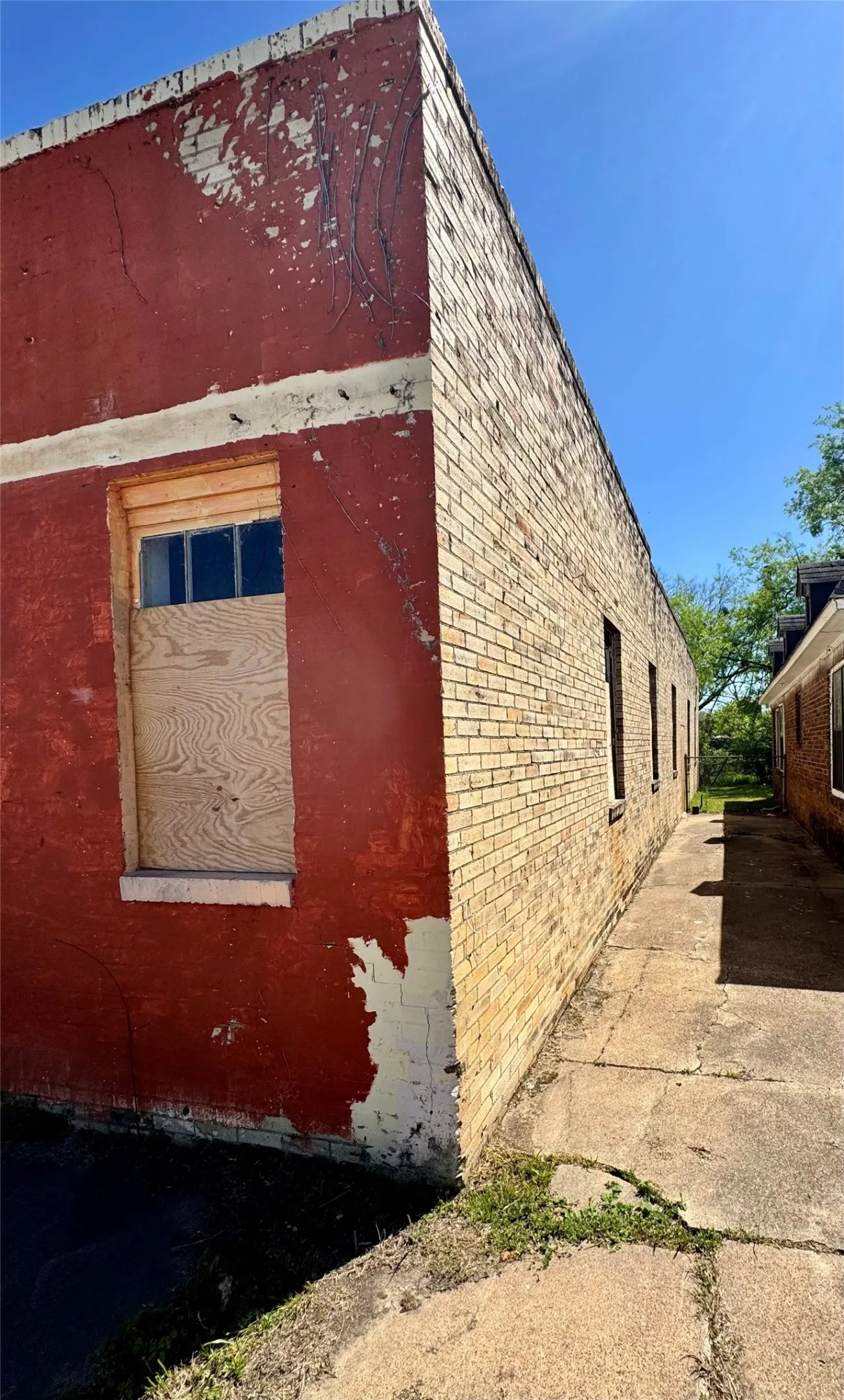 Office For Sale in Henderson County , 107 W Main Street, Malakoff, Texas 75148, 0, 0, Garage spaces, 0 Sqft, built in 1990, Preowned, mls#21215509, Real Estate Agent in Malakoff, Homes For Sale in Henderson county, Homes For Sale in Malakoff, Realtor in Malakoff Texas, Real Estate Brokerage Independent Realty Texas, Luminita Cordes Realtor