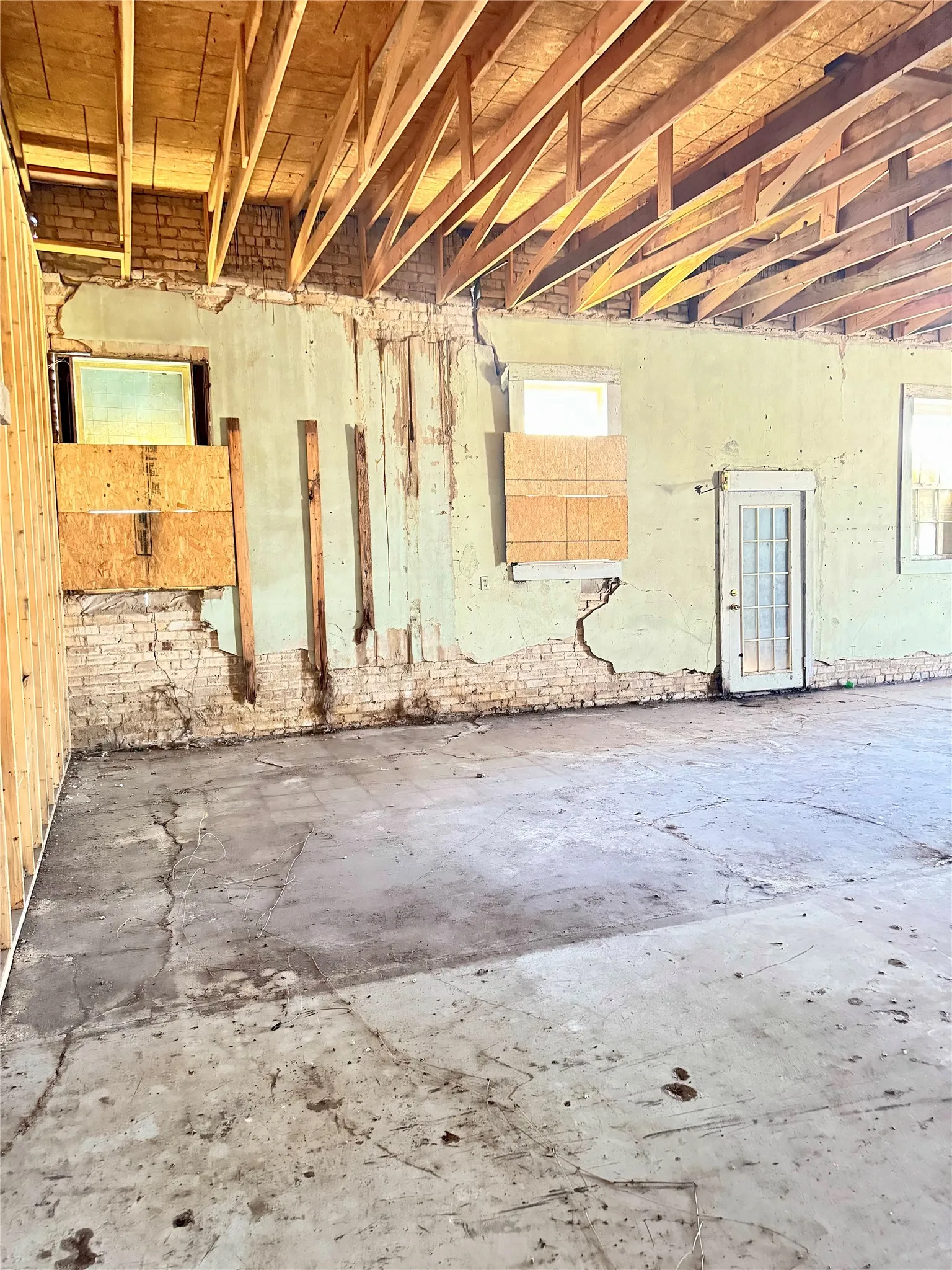 Office For Sale in Henderson County , 107 W Main Street, Malakoff, Texas 75148, 0, 0, Garage spaces, 0 Sqft, built in 1990, Preowned, mls#21215509, Real Estate Agent in Malakoff, Homes For Sale in Henderson county, Homes For Sale in Malakoff, Realtor in Malakoff Texas, Real Estate Brokerage Independent Realty Texas, Luminita Cordes Realtor