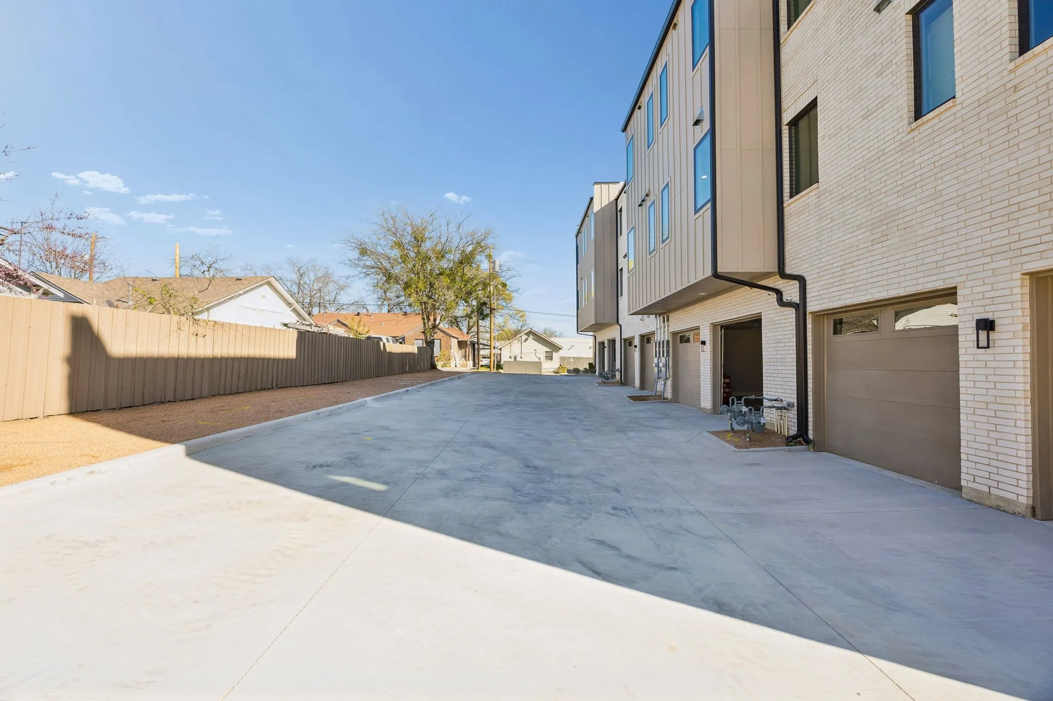 Townhouse For Sale in Collin County , 122 S Church Street, Mc Kinney, Texas 75069, 4 Bedroom, 5 Bathroom, 2 Garage spaces, 3,360 Sqft, built in 2026, New Construction - Complete, mls#21214947, Real Estate Agent in Mc Kinney, Homes For Sale in Collin county, Homes For Sale in Mc Kinney, Realtor in Mc Kinney Texas, Real Estate Brokerage Independent Realty Texas, Luminita Cordes Realtor
