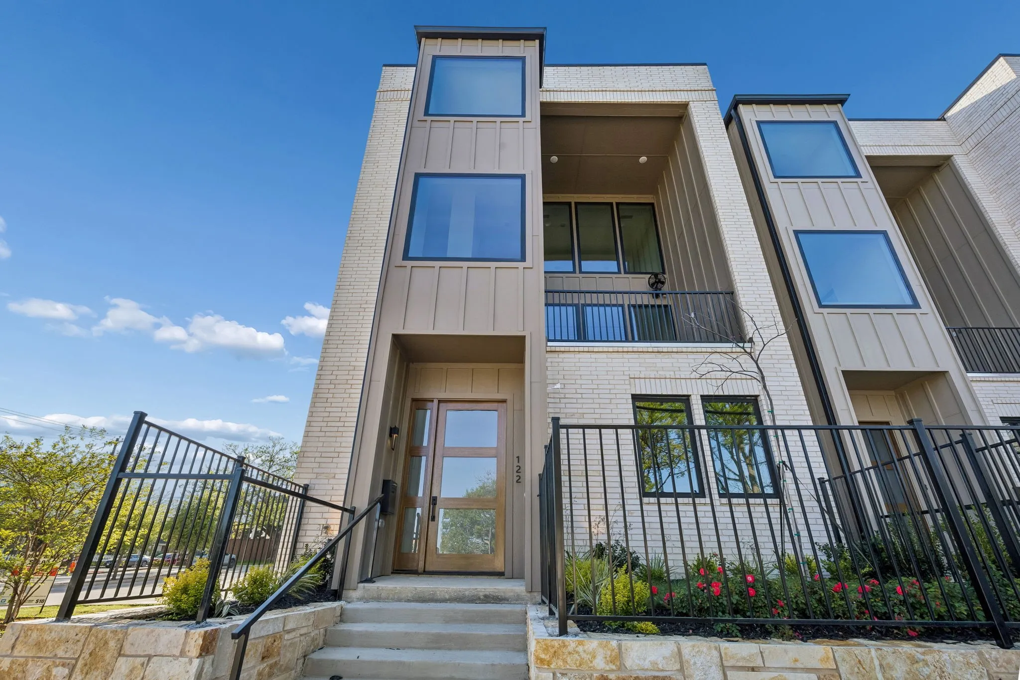 Townhouse For Sale in Collin County , 122 S Church Street, Mc Kinney, Texas 75069, 4 Bedroom, 5 Bathroom, 2 Garage spaces, 3,360 Sqft, built in 2026, New Construction - Complete, mls#21214947, Real Estate Agent in Mc Kinney, Homes For Sale in Collin county, Homes For Sale in Mc Kinney, Realtor in Mc Kinney Texas, Real Estate Brokerage Independent Realty Texas, Luminita Cordes Realtor