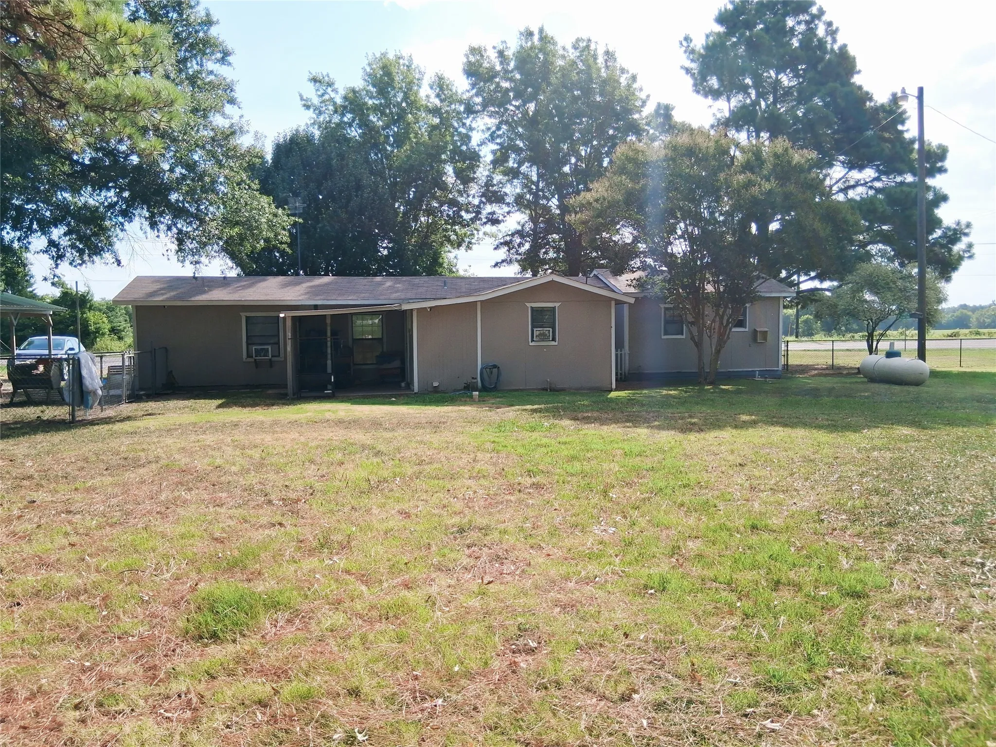 Single Family Residence For Sale in Hunt County , 8140 Fm 513, Lone Oak, Texas 75453, 2 Bedroom, 2 Bathroom, Garage spaces, 1,176 Sqft, built in 1986, Preowned, mls#21215547, Real Estate Agent in Lone Oak, Homes For Sale in Hunt county, Homes For Sale in Lone Oak, Realtor in Lone Oak Texas, Real Estate Brokerage Independent Realty Texas, Luminita Cordes Realtor