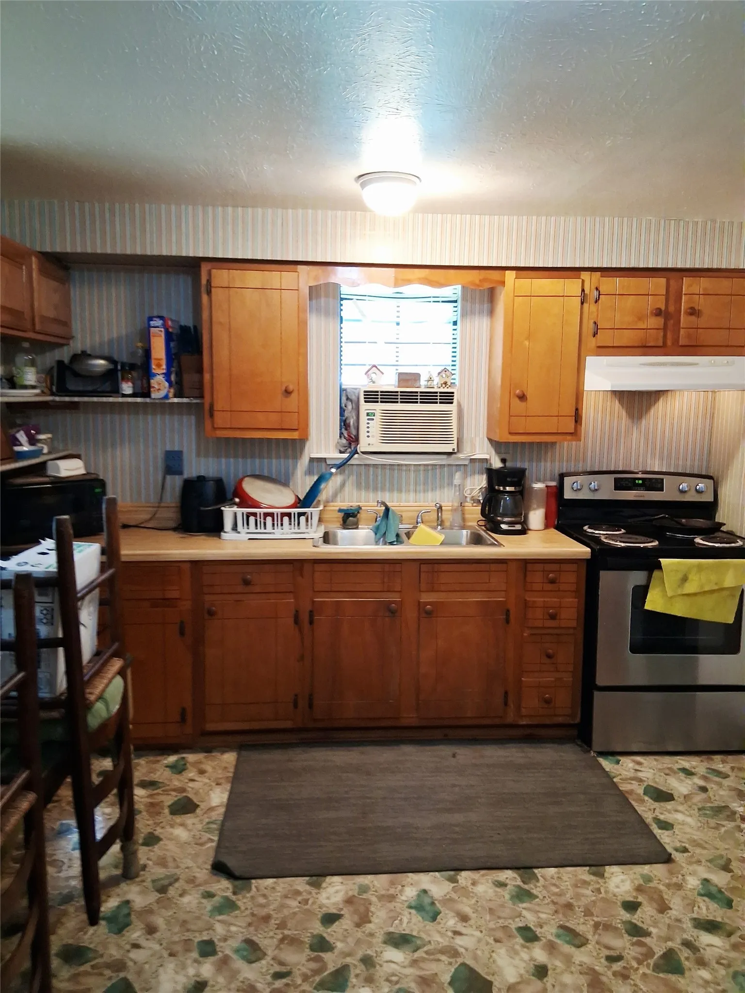 Single Family Residence For Sale in Hunt County , 8140 Fm 513, Lone Oak, Texas 75453, 2 Bedroom, 2 Bathroom, Garage spaces, 1,176 Sqft, built in 1986, Preowned, mls#21215547, Real Estate Agent in Lone Oak, Homes For Sale in Hunt county, Homes For Sale in Lone Oak, Realtor in Lone Oak Texas, Real Estate Brokerage Independent Realty Texas, Luminita Cordes Realtor