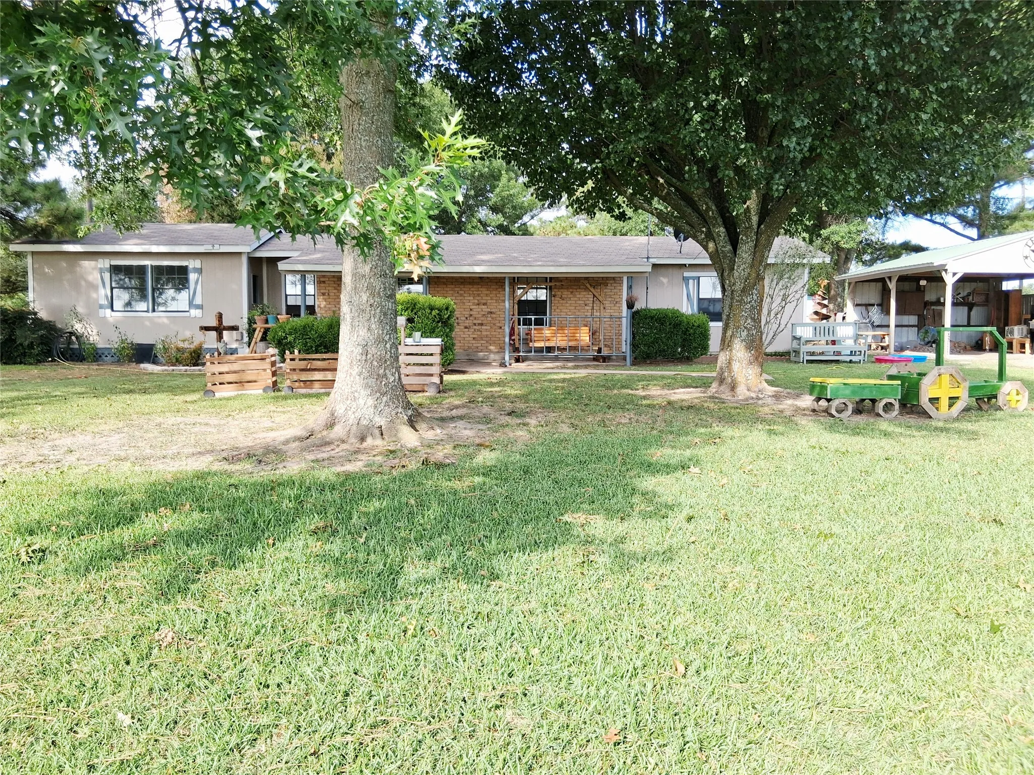 Single Family Residence For Sale in Hunt County , 8140 Fm 513, Lone Oak, Texas 75453, 2 Bedroom, 2 Bathroom, Garage spaces, 1,176 Sqft, built in 1986, Preowned, mls#21215547, Real Estate Agent in Lone Oak, Homes For Sale in Hunt county, Homes For Sale in Lone Oak, Realtor in Lone Oak Texas, Real Estate Brokerage Independent Realty Texas, Luminita Cordes Realtor