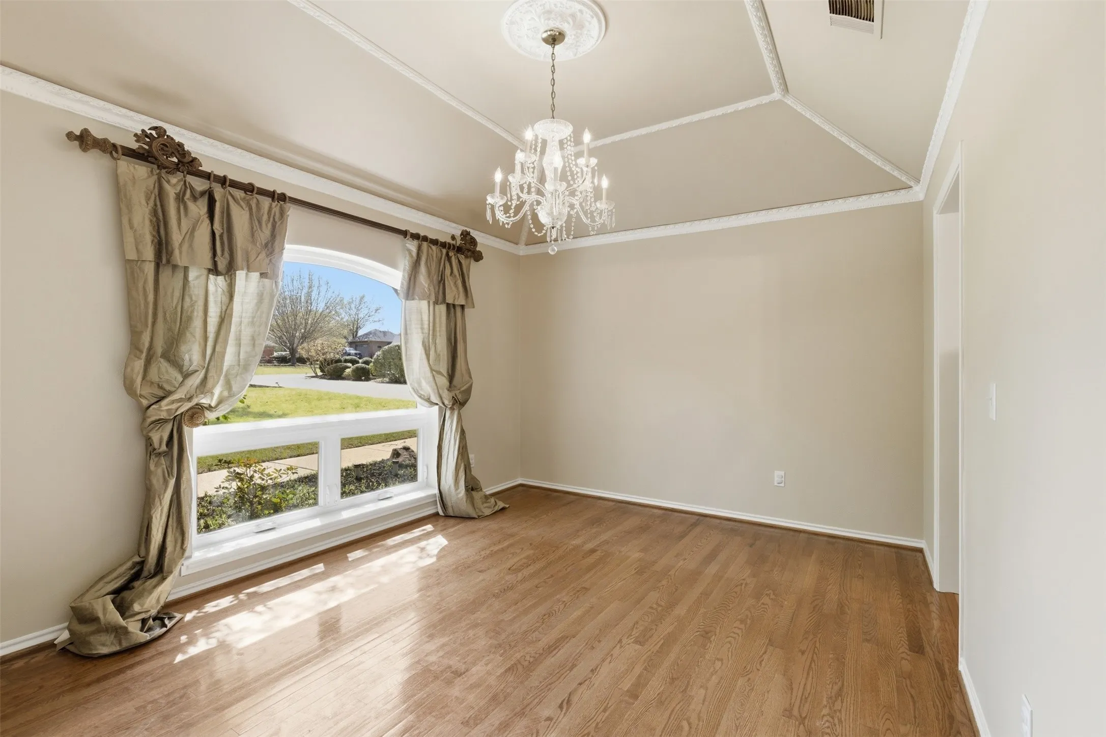 Single Family Residence For Sale in Collin County , 42 Santa Rosa Circle, Wylie, Texas 75098, 5 Bedroom, 5 Bathroom, 2 Garage spaces, 4,893 Sqft, built in 1980, mls#21215603, Real Estate Agent in Wylie, Homes For Sale in Collin county, Homes For Sale in Wylie, Realtor in Wylie Texas, Real Estate Brokerage Independent Realty Texas, Luminita Cordes Realtor