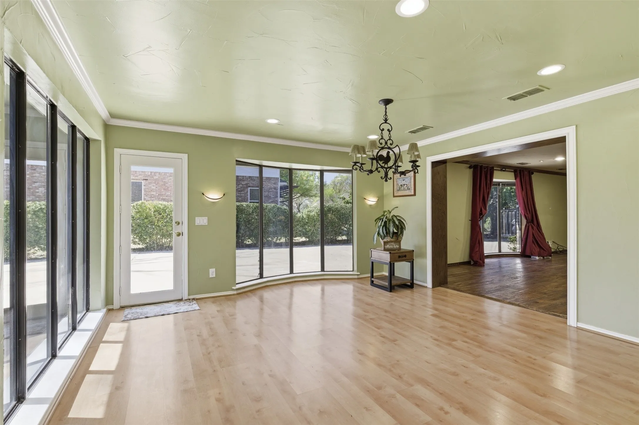 Single Family Residence For Sale in Collin County , 42 Santa Rosa Circle, Wylie, Texas 75098, 5 Bedroom, 5 Bathroom, 2 Garage spaces, 4,893 Sqft, built in 1980, mls#21215603, Real Estate Agent in Wylie, Homes For Sale in Collin county, Homes For Sale in Wylie, Realtor in Wylie Texas, Real Estate Brokerage Independent Realty Texas, Luminita Cordes Realtor
