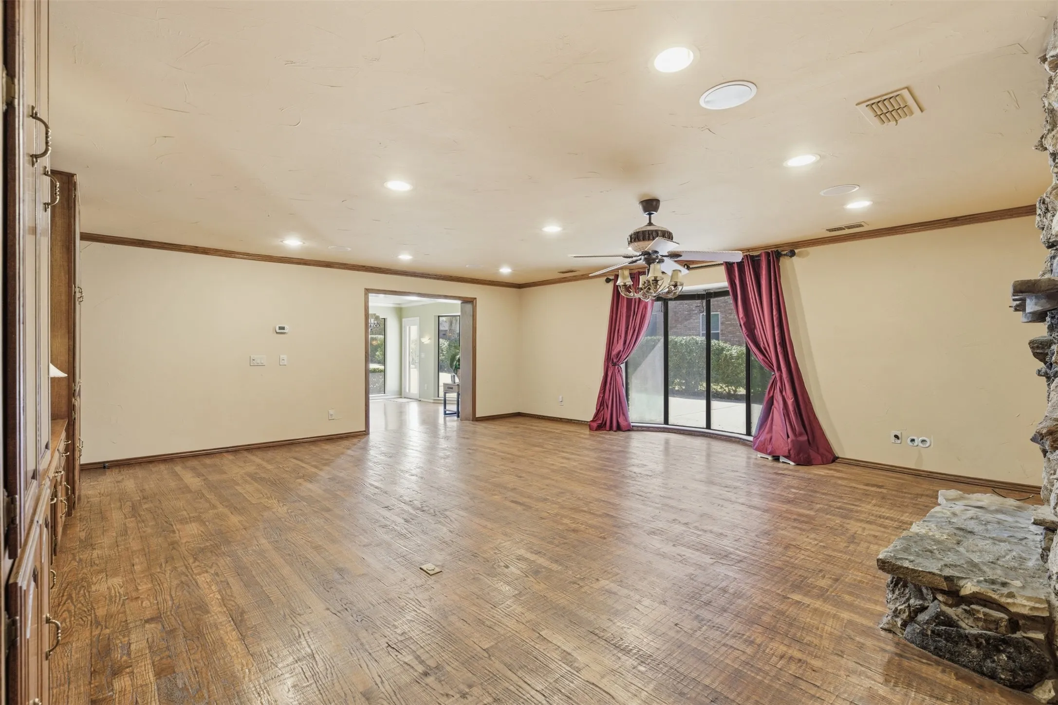 Single Family Residence For Sale in Collin County , 42 Santa Rosa Circle, Wylie, Texas 75098, 5 Bedroom, 5 Bathroom, 2 Garage spaces, 4,893 Sqft, built in 1980, mls#21215603, Real Estate Agent in Wylie, Homes For Sale in Collin county, Homes For Sale in Wylie, Realtor in Wylie Texas, Real Estate Brokerage Independent Realty Texas, Luminita Cordes Realtor