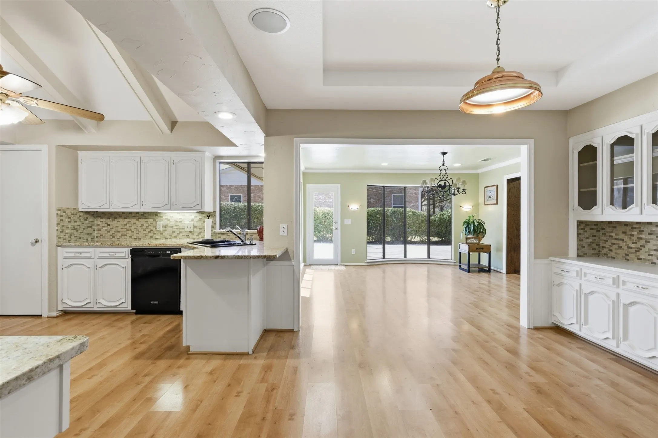 Single Family Residence For Sale in Collin County , 42 Santa Rosa Circle, Wylie, Texas 75098, 5 Bedroom, 5 Bathroom, 2 Garage spaces, 4,893 Sqft, built in 1980, mls#21215603, Real Estate Agent in Wylie, Homes For Sale in Collin county, Homes For Sale in Wylie, Realtor in Wylie Texas, Real Estate Brokerage Independent Realty Texas, Luminita Cordes Realtor