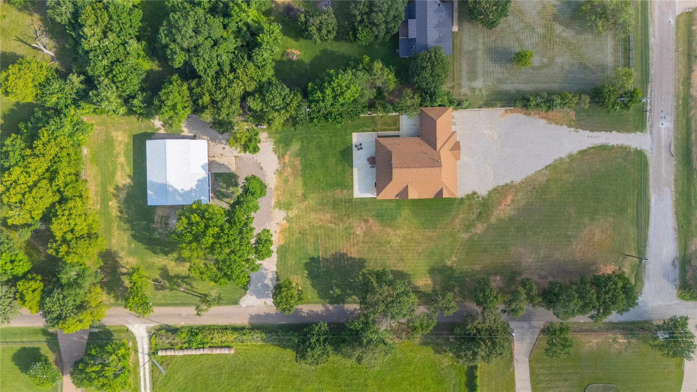 Single Family Residence For Sale in Johnson County , 9805 Eldorado Drive, Burleson, Texas 76028, 3 Bedroom, 3 Bathroom, 6 Garage spaces, 2,830 Sqft, built in 2001, Preowned, mls#21211453, Real Estate Agent in Burleson, Homes For Sale in Johnson county, Homes For Sale in Burleson, Realtor in Burleson Texas, Real Estate Brokerage Independent Realty Texas, Luminita Cordes Realtor