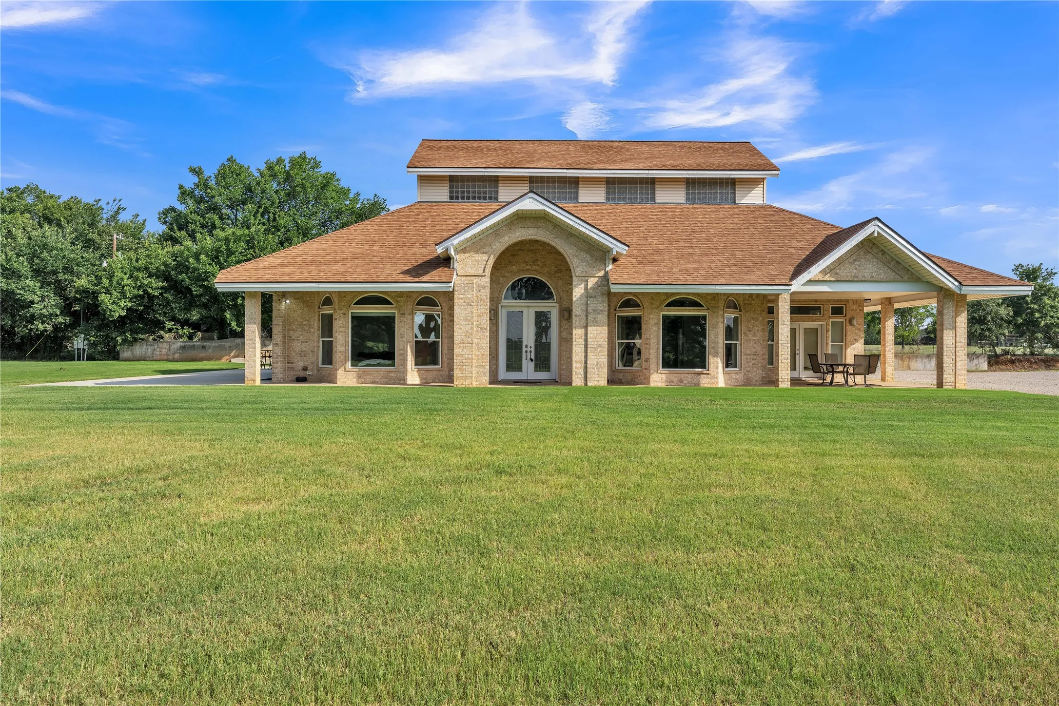 Single Family Residence For Sale in Johnson County , 9805 Eldorado Drive, Burleson, Texas 76028, 3 Bedroom, 3 Bathroom, 6 Garage spaces, 2,830 Sqft, built in 2001, Preowned, mls#21211453, Real Estate Agent in Burleson, Homes For Sale in Johnson county, Homes For Sale in Burleson, Realtor in Burleson Texas, Real Estate Brokerage Independent Realty Texas, Luminita Cordes Realtor