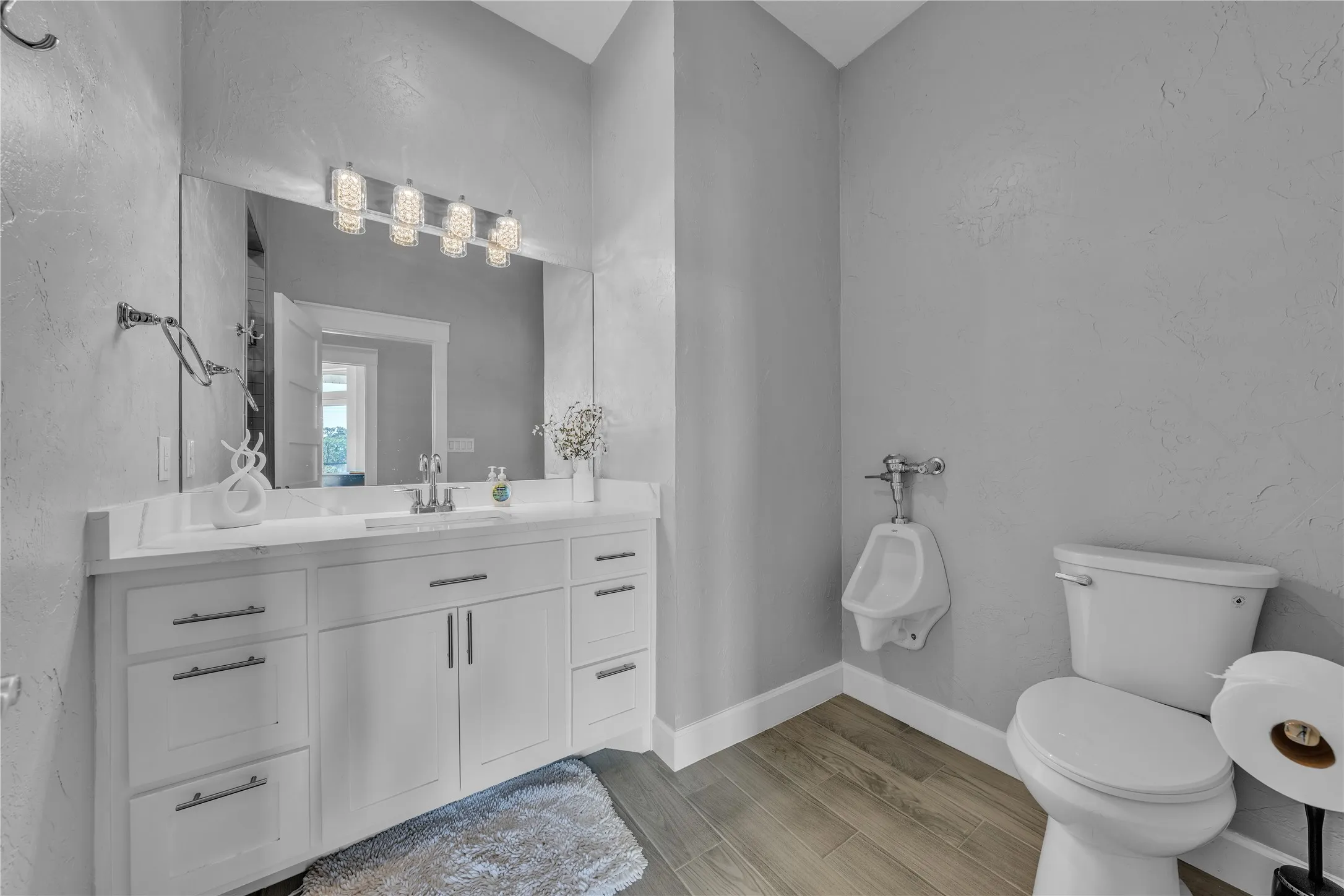 Single Family Residence For Sale in Johnson County , 9805 Eldorado Drive, Burleson, Texas 76028, 3 Bedroom, 3 Bathroom, 6 Garage spaces, 2,830 Sqft, built in 2001, Preowned, mls#21211453, Real Estate Agent in Burleson, Homes For Sale in Johnson county, Homes For Sale in Burleson, Realtor in Burleson Texas, Real Estate Brokerage Independent Realty Texas, Luminita Cordes Realtor