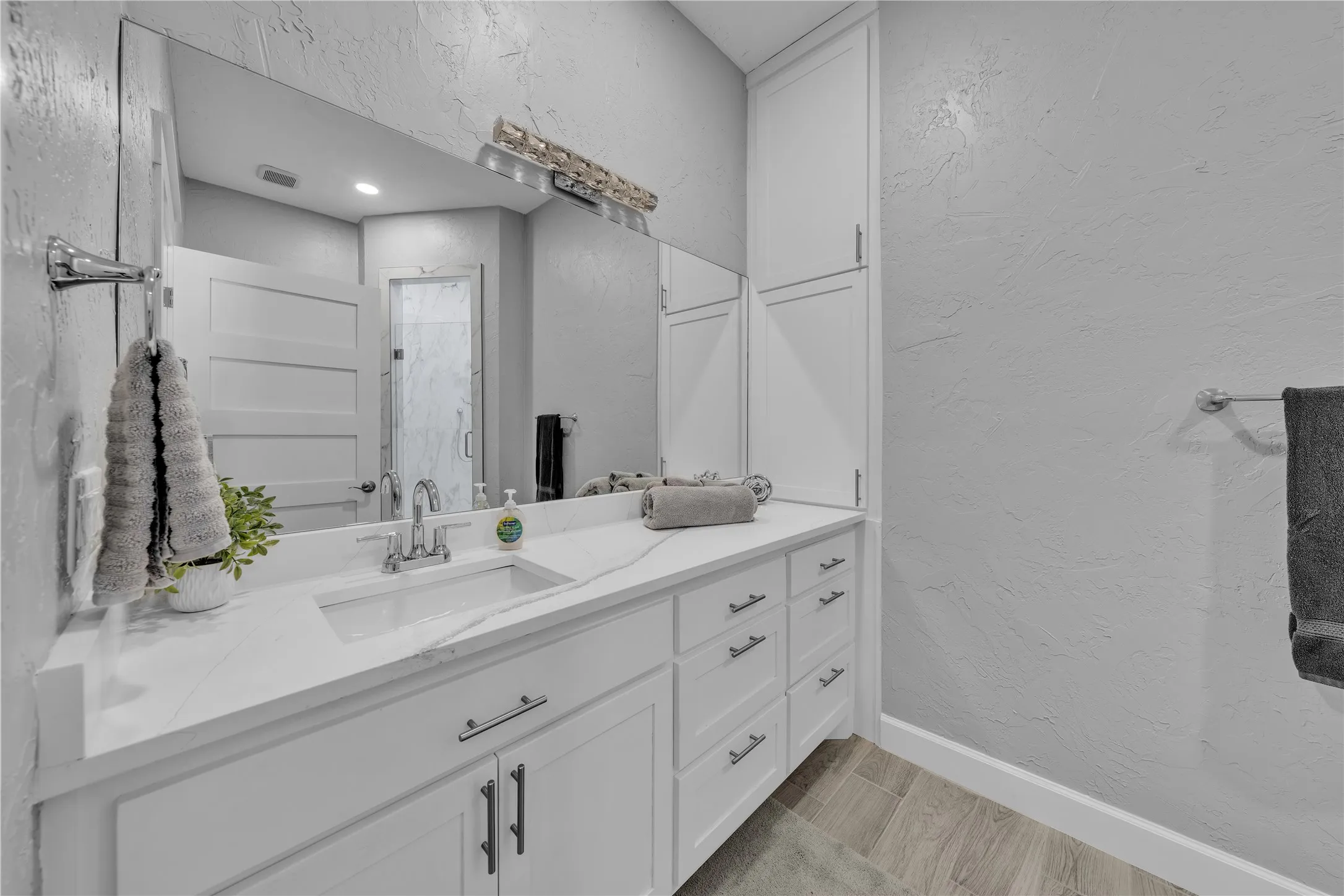 Single Family Residence For Sale in Johnson County , 9805 Eldorado Drive, Burleson, Texas 76028, 3 Bedroom, 3 Bathroom, 6 Garage spaces, 2,830 Sqft, built in 2001, Preowned, mls#21211453, Real Estate Agent in Burleson, Homes For Sale in Johnson county, Homes For Sale in Burleson, Realtor in Burleson Texas, Real Estate Brokerage Independent Realty Texas, Luminita Cordes Realtor