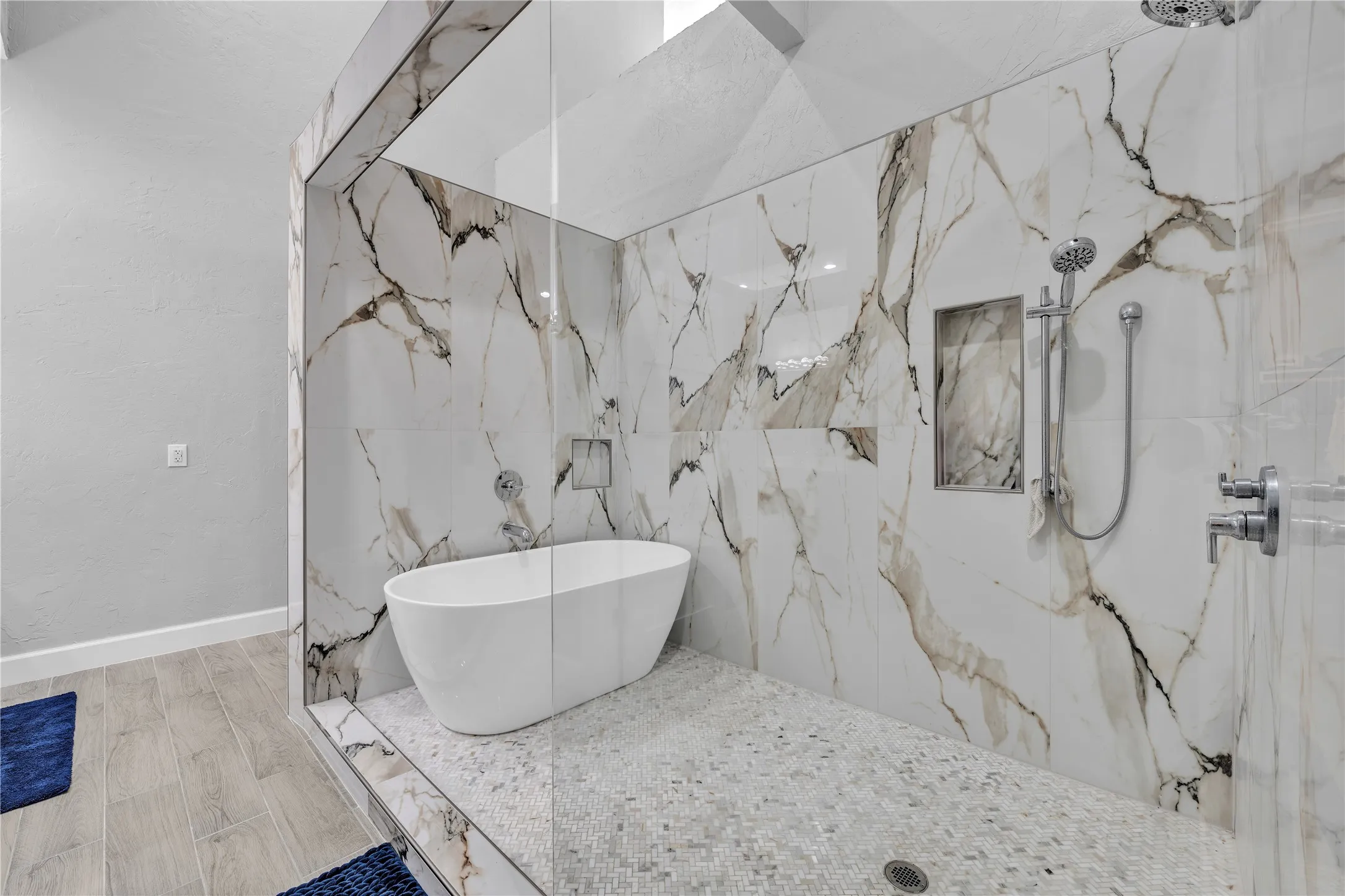 Single Family Residence For Sale in Johnson County , 9805 Eldorado Drive, Burleson, Texas 76028, 3 Bedroom, 3 Bathroom, 6 Garage spaces, 2,830 Sqft, built in 2001, Preowned, mls#21211453, Real Estate Agent in Burleson, Homes For Sale in Johnson county, Homes For Sale in Burleson, Realtor in Burleson Texas, Real Estate Brokerage Independent Realty Texas, Luminita Cordes Realtor