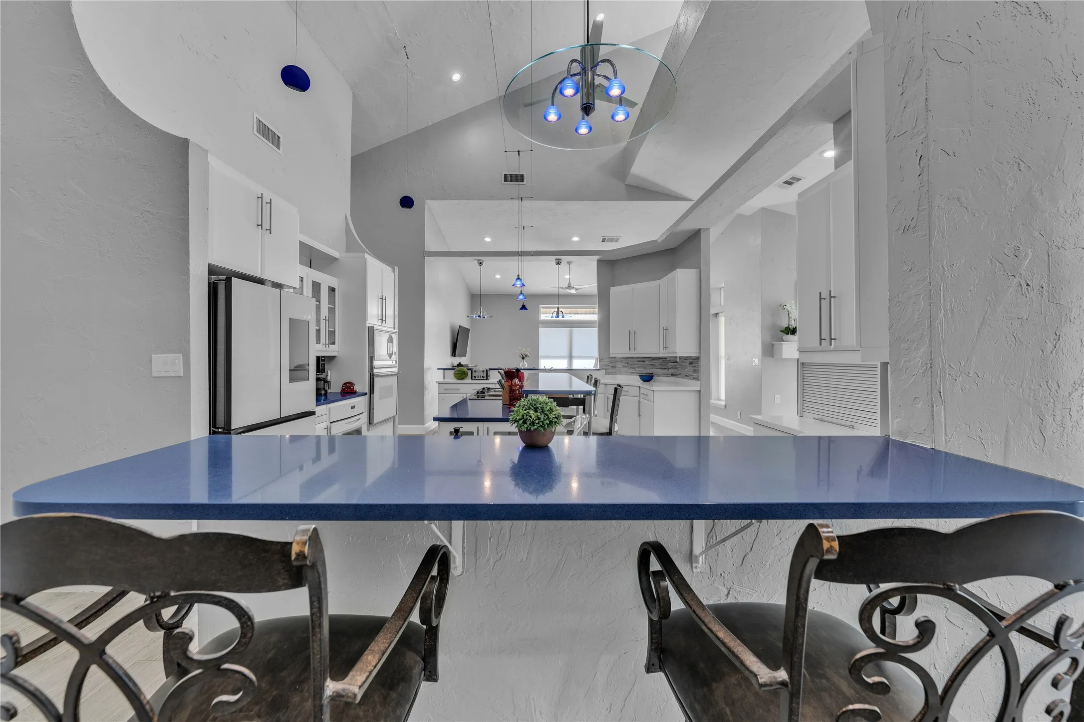 Single Family Residence For Sale in Johnson County , 9805 Eldorado Drive, Burleson, Texas 76028, 3 Bedroom, 3 Bathroom, 6 Garage spaces, 2,830 Sqft, built in 2001, Preowned, mls#21211453, Real Estate Agent in Burleson, Homes For Sale in Johnson county, Homes For Sale in Burleson, Realtor in Burleson Texas, Real Estate Brokerage Independent Realty Texas, Luminita Cordes Realtor