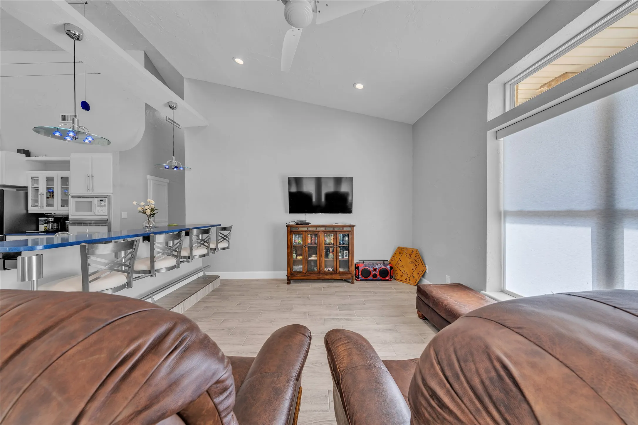 Single Family Residence For Sale in Johnson County , 9805 Eldorado Drive, Burleson, Texas 76028, 3 Bedroom, 3 Bathroom, 6 Garage spaces, 2,830 Sqft, built in 2001, Preowned, mls#21211453, Real Estate Agent in Burleson, Homes For Sale in Johnson county, Homes For Sale in Burleson, Realtor in Burleson Texas, Real Estate Brokerage Independent Realty Texas, Luminita Cordes Realtor