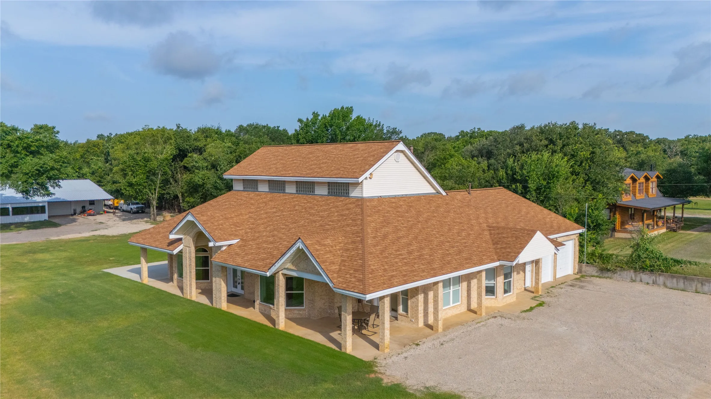Single Family Residence For Sale in Johnson County , 9805 Eldorado Drive, Burleson, Texas 76028, 3 Bedroom, 3 Bathroom, 6 Garage spaces, 2,830 Sqft, built in 2001, Preowned, mls#21211453, Real Estate Agent in Burleson, Homes For Sale in Johnson county, Homes For Sale in Burleson, Realtor in Burleson Texas, Real Estate Brokerage Independent Realty Texas, Luminita Cordes Realtor