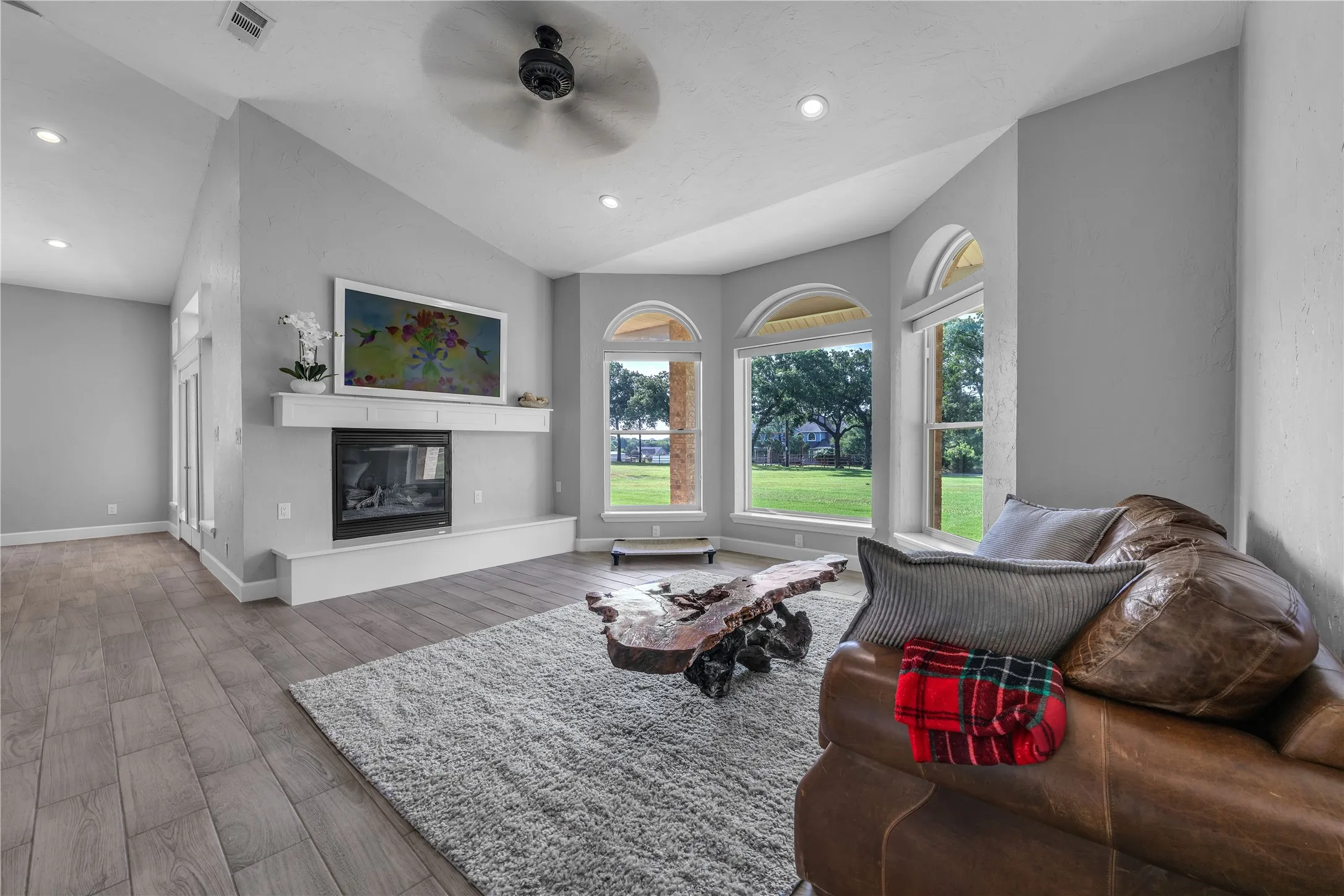 Single Family Residence For Sale in Johnson County , 9805 Eldorado Drive, Burleson, Texas 76028, 3 Bedroom, 3 Bathroom, 6 Garage spaces, 2,830 Sqft, built in 2001, Preowned, mls#21211453, Real Estate Agent in Burleson, Homes For Sale in Johnson county, Homes For Sale in Burleson, Realtor in Burleson Texas, Real Estate Brokerage Independent Realty Texas, Luminita Cordes Realtor