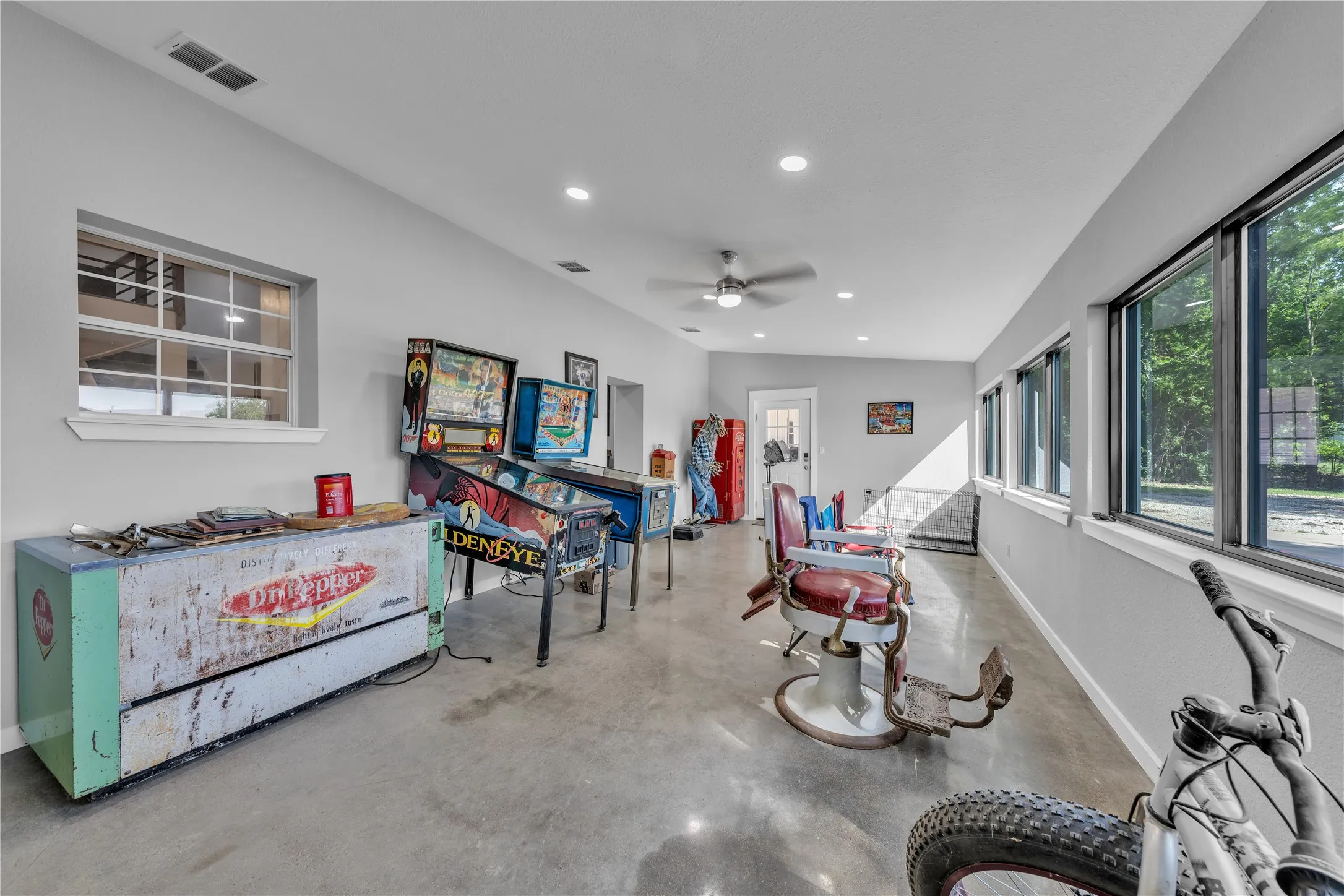 Single Family Residence For Sale in Johnson County , 9805 Eldorado Drive, Burleson, Texas 76028, 3 Bedroom, 3 Bathroom, 6 Garage spaces, 2,830 Sqft, built in 2001, Preowned, mls#21211453, Real Estate Agent in Burleson, Homes For Sale in Johnson county, Homes For Sale in Burleson, Realtor in Burleson Texas, Real Estate Brokerage Independent Realty Texas, Luminita Cordes Realtor