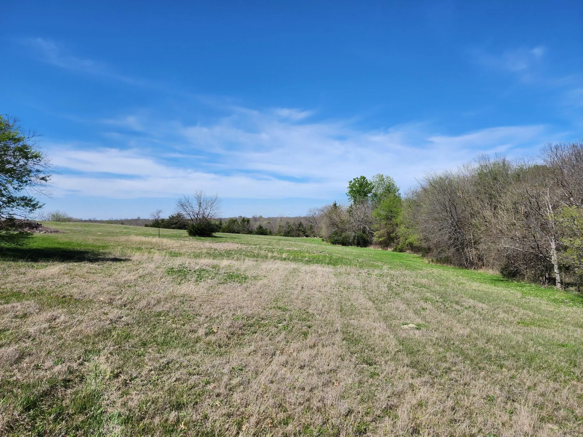 View of grassy yard featuring a view of countryside