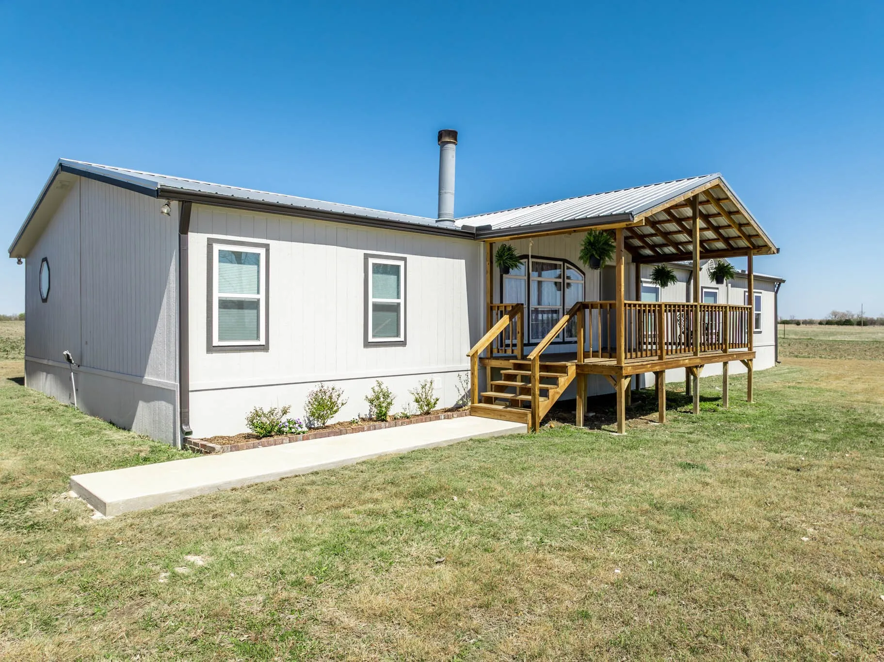 Manufactured Home For Sale in Hill County , 2651 Fm 67, Covington, Texas 76636, 4 Bedroom, 2 Bathroom, Garage spaces, 2,432 Sqft, built in 2003, Preowned, mls#21215638, Real Estate Agent in Covington, Homes For Sale in Hill county, Homes For Sale in Covington, Realtor in Covington Texas, Real Estate Brokerage Independent Realty Texas, Luminita Cordes Realtor