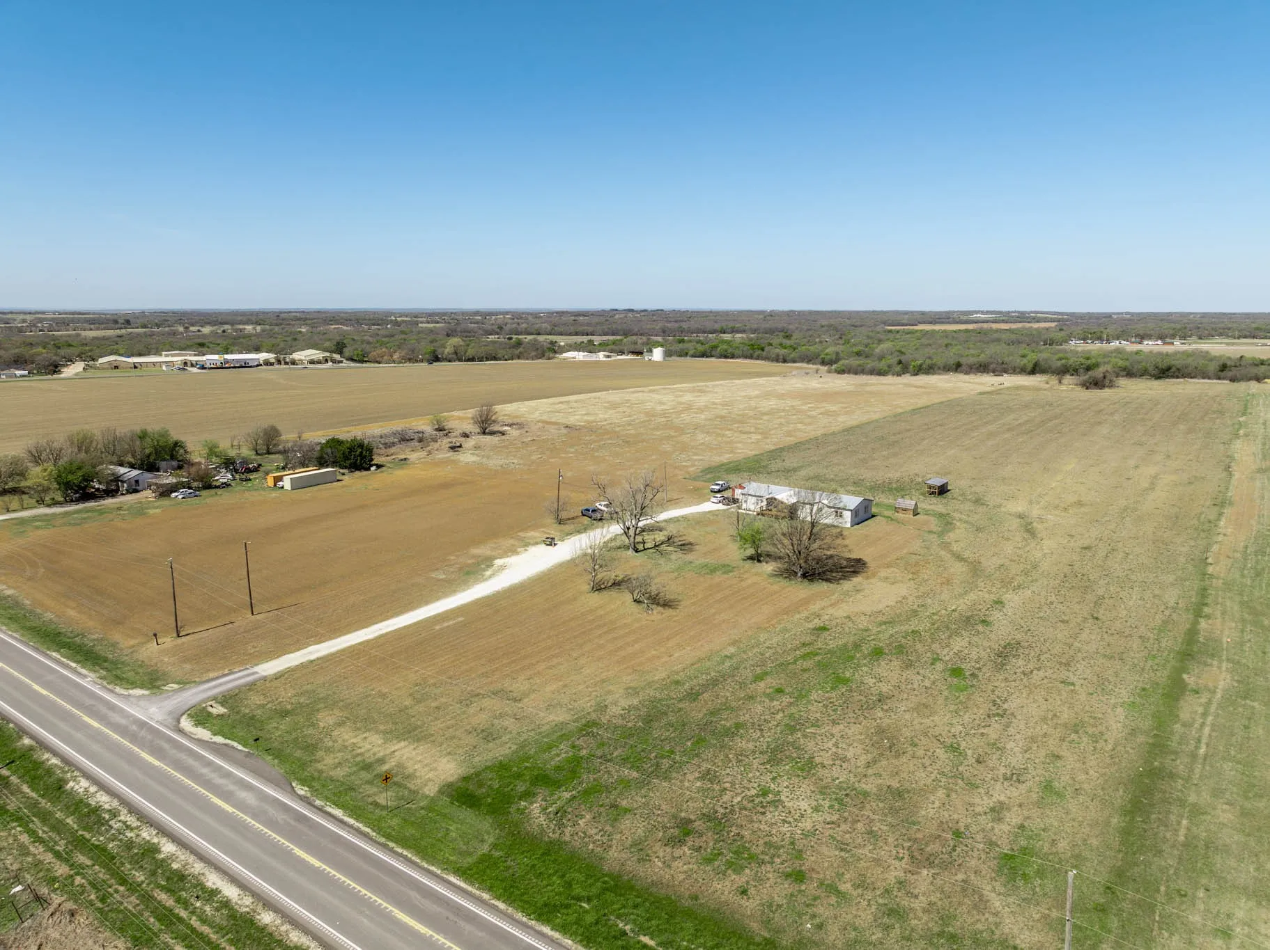 Manufactured Home For Sale in Hill County , 2651 Fm 67, Covington, Texas 76636, 4 Bedroom, 2 Bathroom, Garage spaces, 2,432 Sqft, built in 2003, Preowned, mls#21215638, Real Estate Agent in Covington, Homes For Sale in Hill county, Homes For Sale in Covington, Realtor in Covington Texas, Real Estate Brokerage Independent Realty Texas, Luminita Cordes Realtor