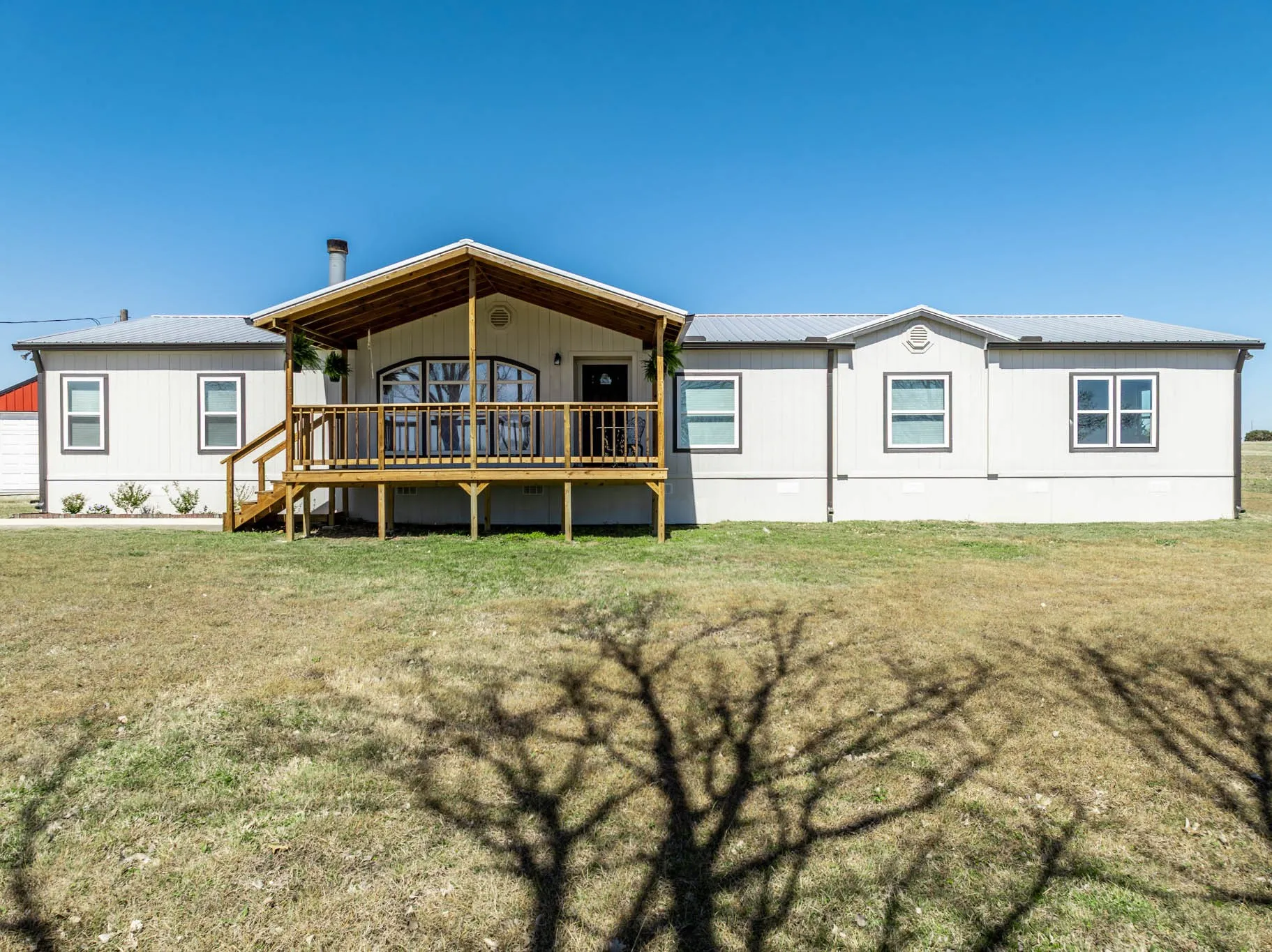 Manufactured Home For Sale in Hill County , 2651 Fm 67, Covington, Texas 76636, 4 Bedroom, 2 Bathroom, Garage spaces, 2,432 Sqft, built in 2003, Preowned, mls#21215638, Real Estate Agent in Covington, Homes For Sale in Hill county, Homes For Sale in Covington, Realtor in Covington Texas, Real Estate Brokerage Independent Realty Texas, Luminita Cordes Realtor