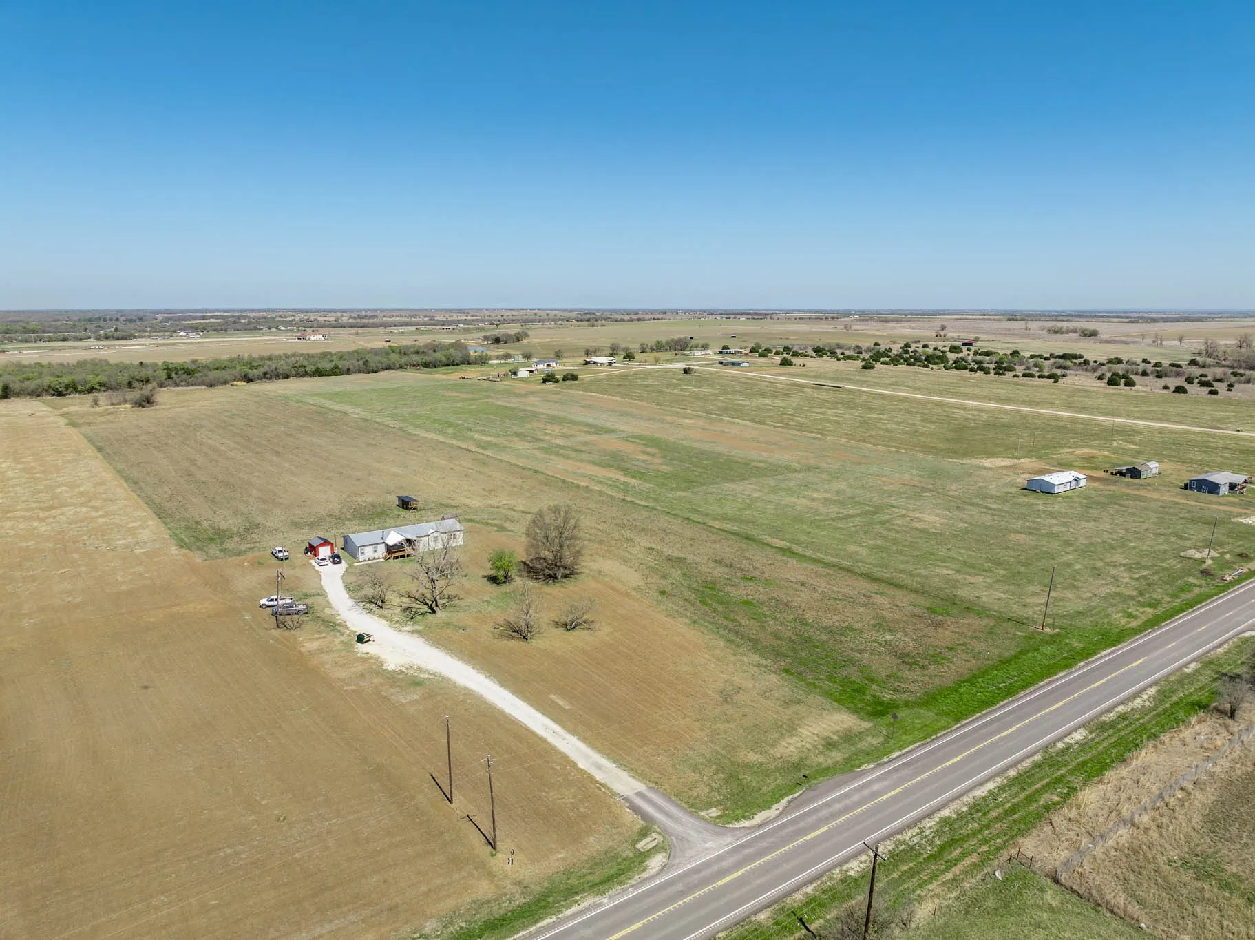 Manufactured Home For Sale in Hill County , 2651 Fm 67, Covington, Texas 76636, 4 Bedroom, 2 Bathroom, Garage spaces, 2,432 Sqft, built in 2003, Preowned, mls#21215638, Real Estate Agent in Covington, Homes For Sale in Hill county, Homes For Sale in Covington, Realtor in Covington Texas, Real Estate Brokerage Independent Realty Texas, Luminita Cordes Realtor