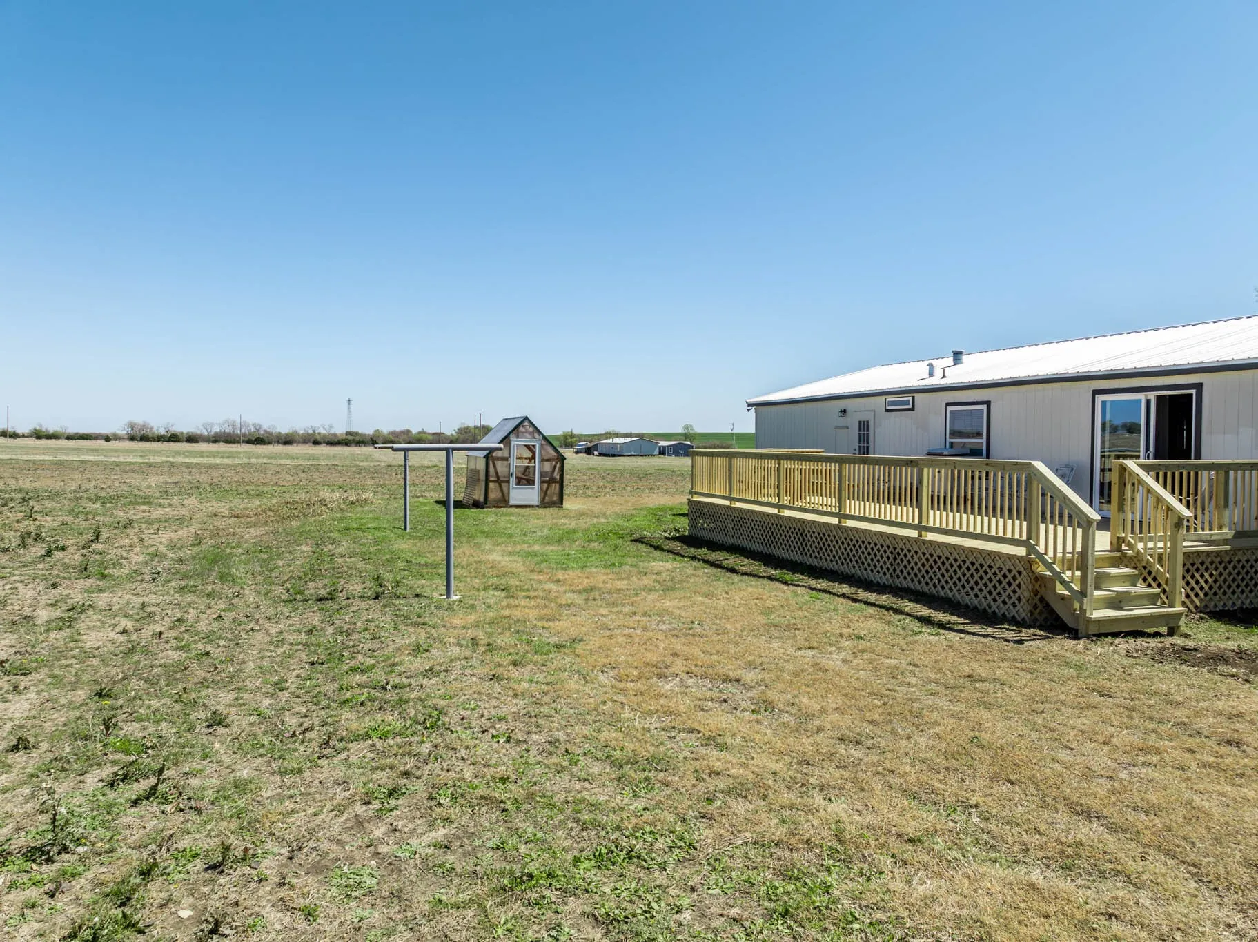 Manufactured Home For Sale in Hill County , 2651 Fm 67, Covington, Texas 76636, 4 Bedroom, 2 Bathroom, Garage spaces, 2,432 Sqft, built in 2003, Preowned, mls#21215638, Real Estate Agent in Covington, Homes For Sale in Hill county, Homes For Sale in Covington, Realtor in Covington Texas, Real Estate Brokerage Independent Realty Texas, Luminita Cordes Realtor