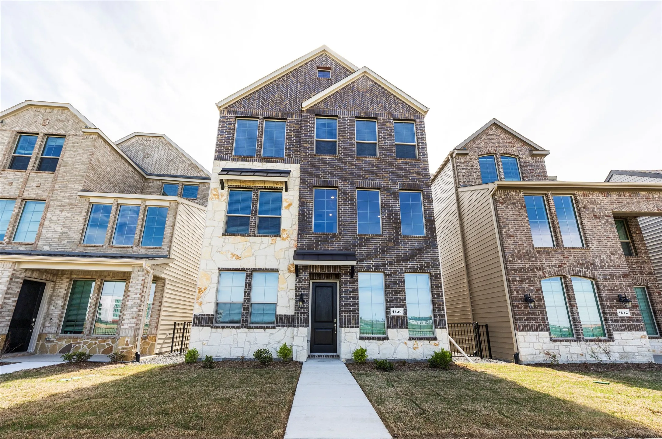 Single Family Residence For Rent in Collin County , 1530 Lake District Drive, Allen, Texas 75013, 5 Bedroom, 5 Bathroom, 2 Garage spaces, 2,610 Sqft, built in 2024, New Construction - Complete, mls#21215528, Real Estate Agent in Allen, Homes For Rent in Collin county, Homes For Rent in Allen, Realtor in Allen Texas, Real Estate Brokerage Independent Realty Texas, Luminita Cordes Realtor