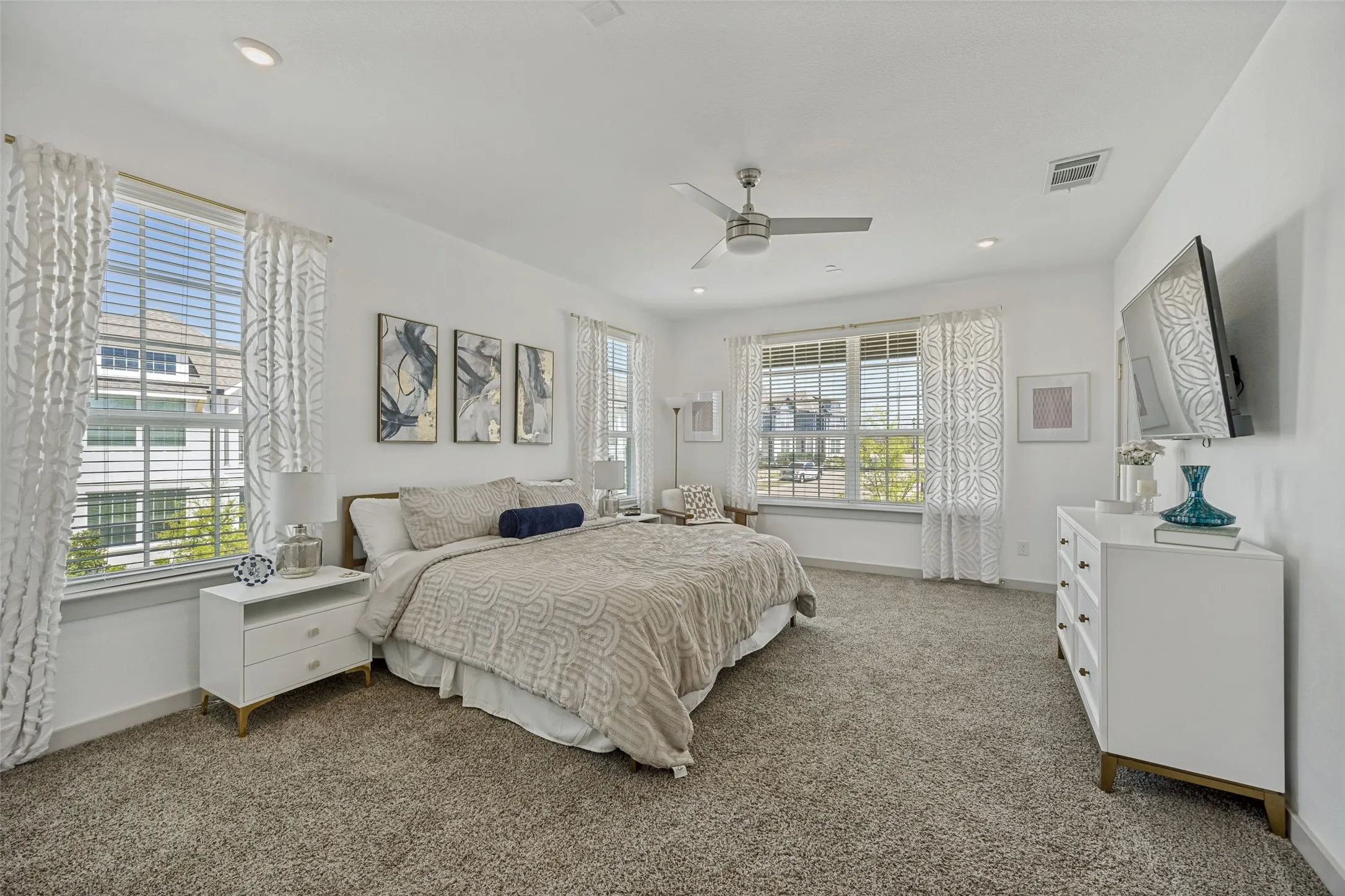 Townhouse For Sale in Collin County , 1650 Jessica Drive, Allen, Texas 75002, 3 Bedroom, 3 Bathroom, 2 Garage spaces, 2,008 Sqft, built in 2022, mls#21215325, Real Estate Agent in Allen, Homes For Sale in Collin county, Homes For Sale in Allen, Realtor in Allen Texas, Real Estate Brokerage Independent Realty Texas, Luminita Cordes Realtor