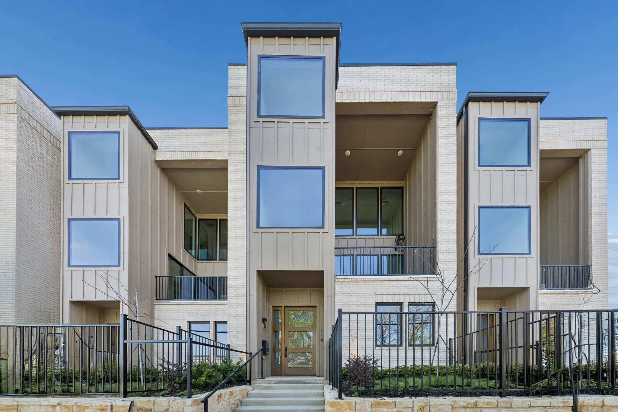Townhouse For Sale in Collin County , 114 S Church Street, Mc Kinney, Texas 75069, 4 Bedroom, 5 Bathroom, 2 Garage spaces, 3,360 Sqft, built in 2026, mls#21215696, Real Estate Agent in Mc Kinney, Homes For Sale in Collin county, Homes For Sale in Mc Kinney, Realtor in Mc Kinney Texas, Real Estate Brokerage Independent Realty Texas, Luminita Cordes Realtor