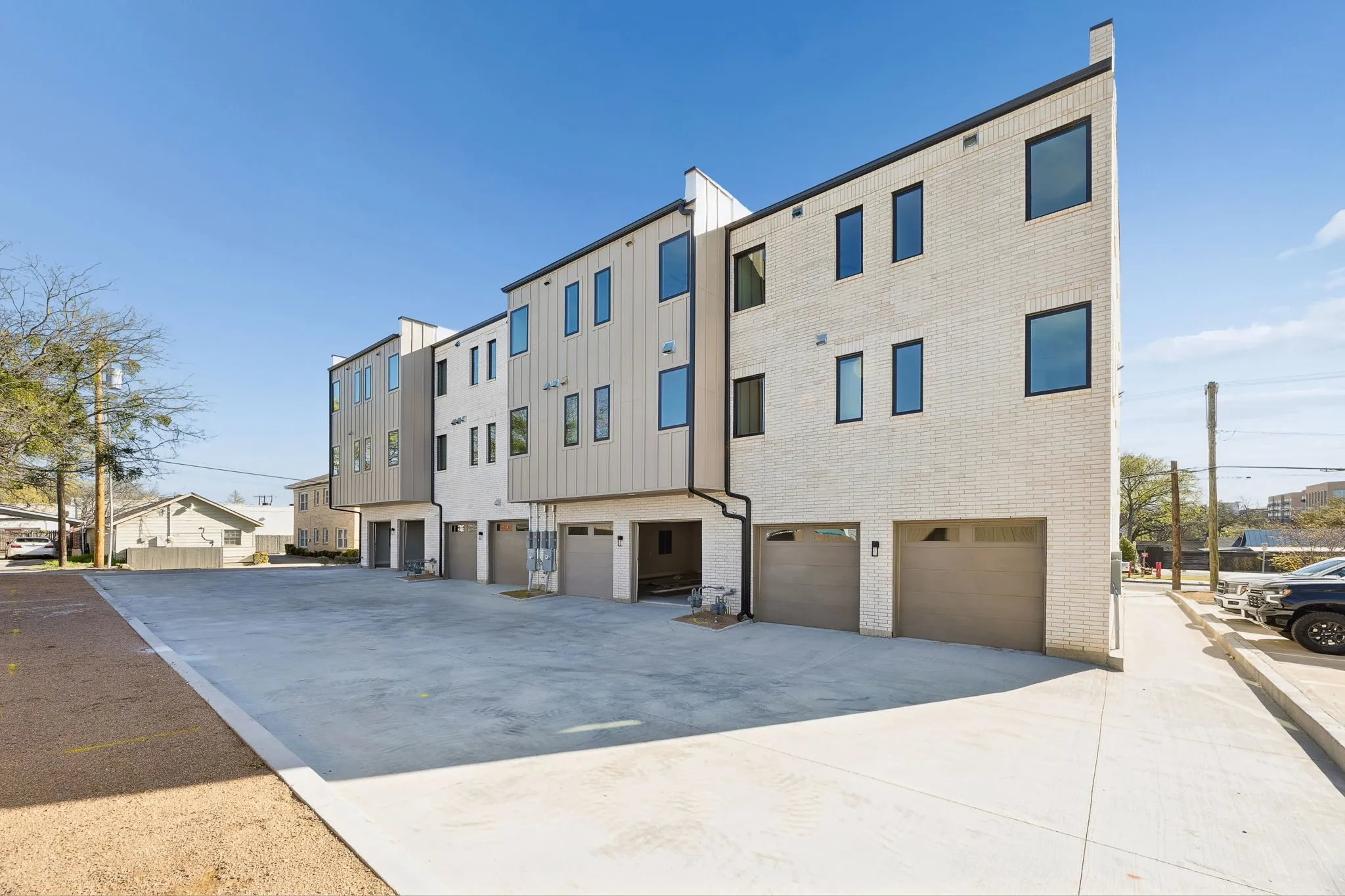Townhouse For Sale in Collin County , 114 S Church Street, Mc Kinney, Texas 75069, 4 Bedroom, 5 Bathroom, 2 Garage spaces, 3,360 Sqft, built in 2026, mls#21215696, Real Estate Agent in Mc Kinney, Homes For Sale in Collin county, Homes For Sale in Mc Kinney, Realtor in Mc Kinney Texas, Real Estate Brokerage Independent Realty Texas, Luminita Cordes Realtor