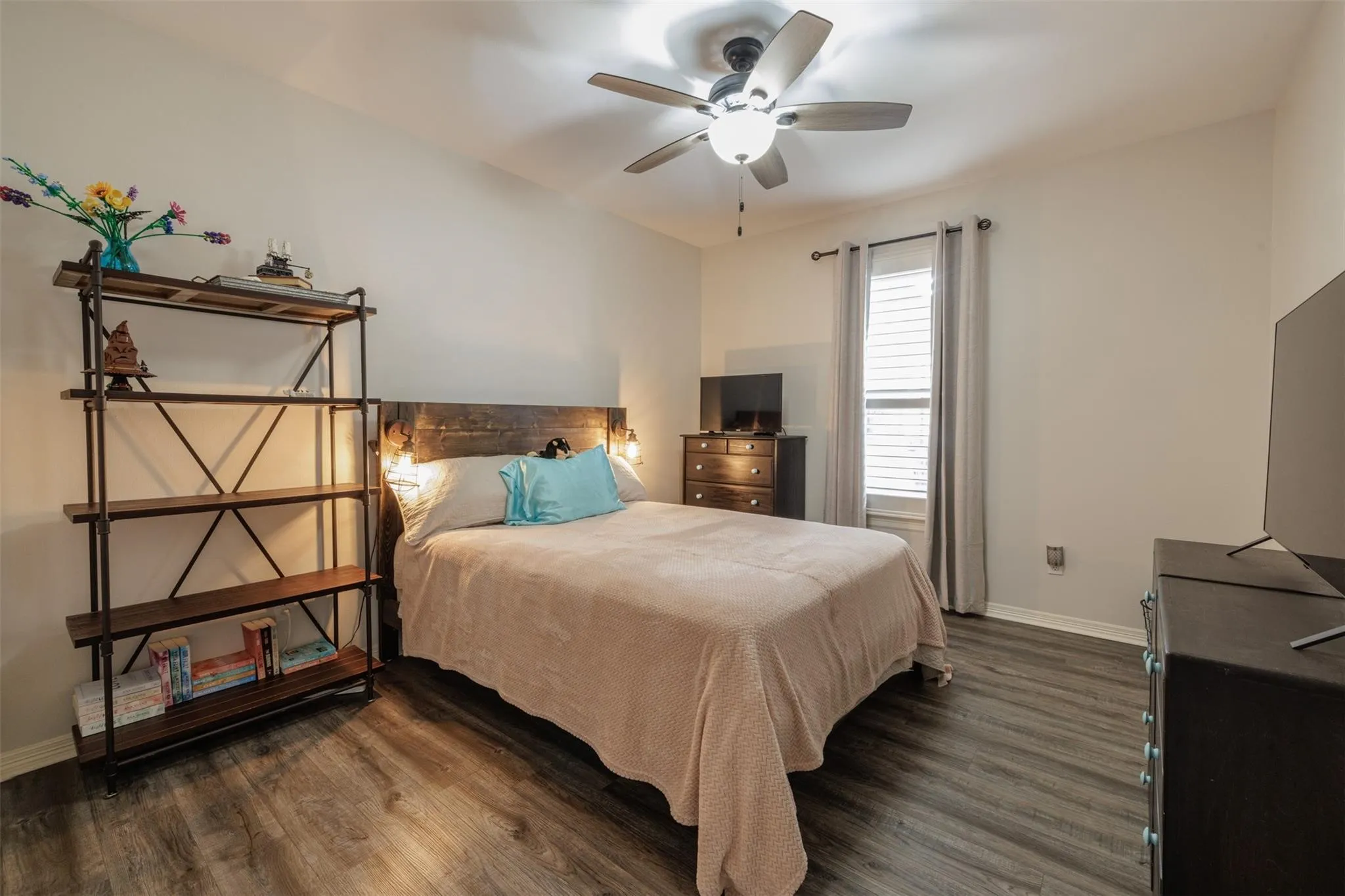 Single Family Residence For Sale in Smith County , 106 Graham Lane, Bullard, Texas 75757, 3 Bedroom, 3 Bathroom, 3 Garage spaces, 2,505 Sqft, built in 2000, mls#21215722, Real Estate Agent in Bullard, Homes For Sale in Smith county, Homes For Sale in Bullard, Realtor in Bullard Texas, Real Estate Brokerage Independent Realty Texas, Luminita Cordes Realtor