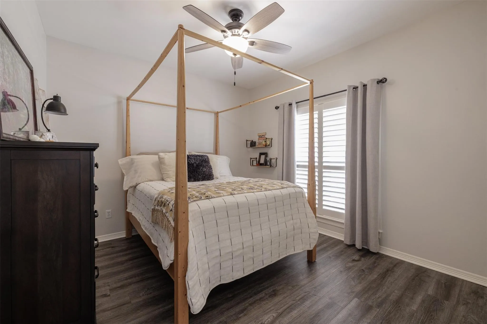 Single Family Residence For Sale in Smith County , 106 Graham Lane, Bullard, Texas 75757, 3 Bedroom, 3 Bathroom, 3 Garage spaces, 2,505 Sqft, built in 2000, mls#21215722, Real Estate Agent in Bullard, Homes For Sale in Smith county, Homes For Sale in Bullard, Realtor in Bullard Texas, Real Estate Brokerage Independent Realty Texas, Luminita Cordes Realtor