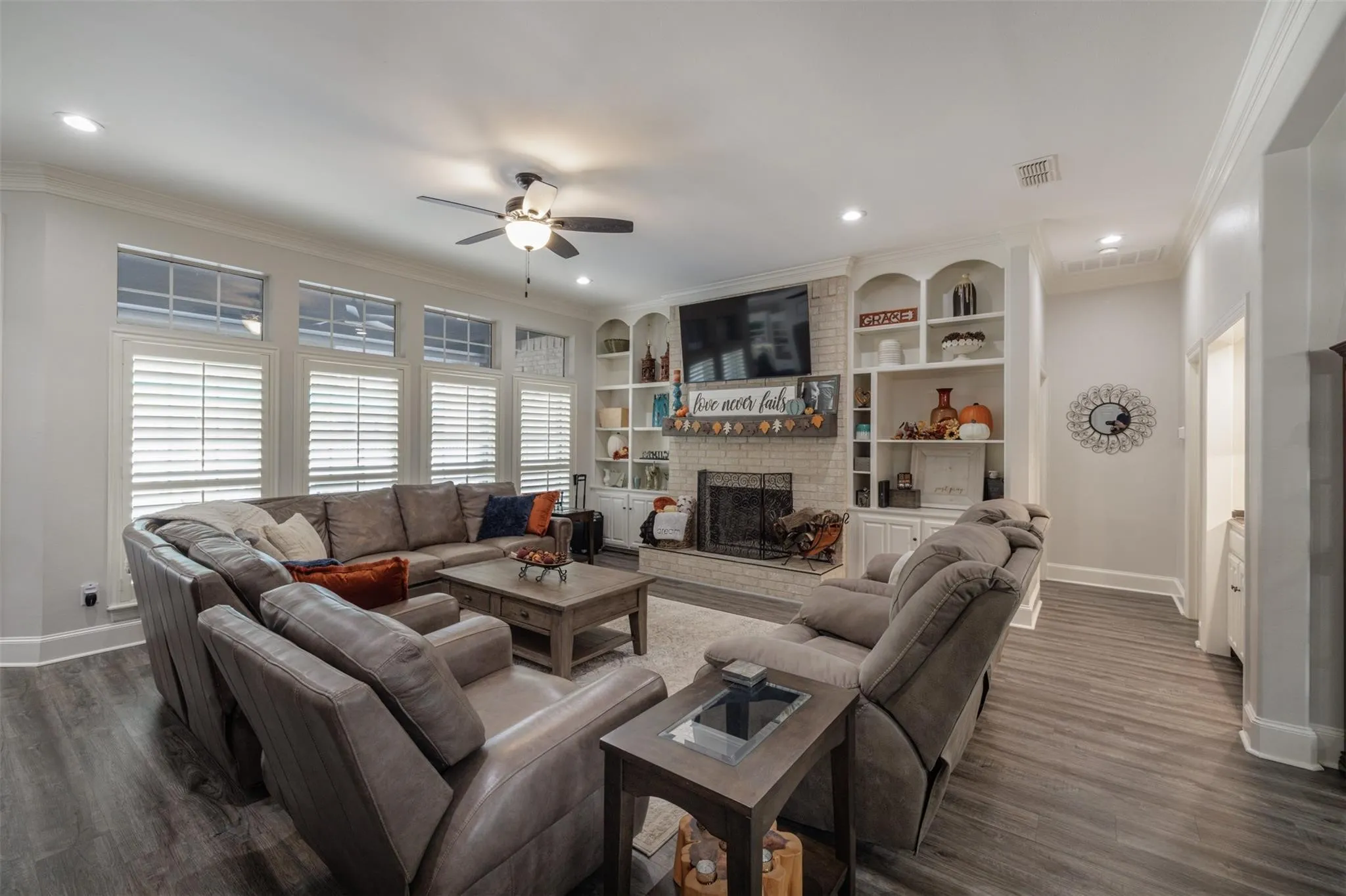 Single Family Residence For Sale in Smith County , 106 Graham Lane, Bullard, Texas 75757, 3 Bedroom, 3 Bathroom, 3 Garage spaces, 2,505 Sqft, built in 2000, mls#21215722, Real Estate Agent in Bullard, Homes For Sale in Smith county, Homes For Sale in Bullard, Realtor in Bullard Texas, Real Estate Brokerage Independent Realty Texas, Luminita Cordes Realtor