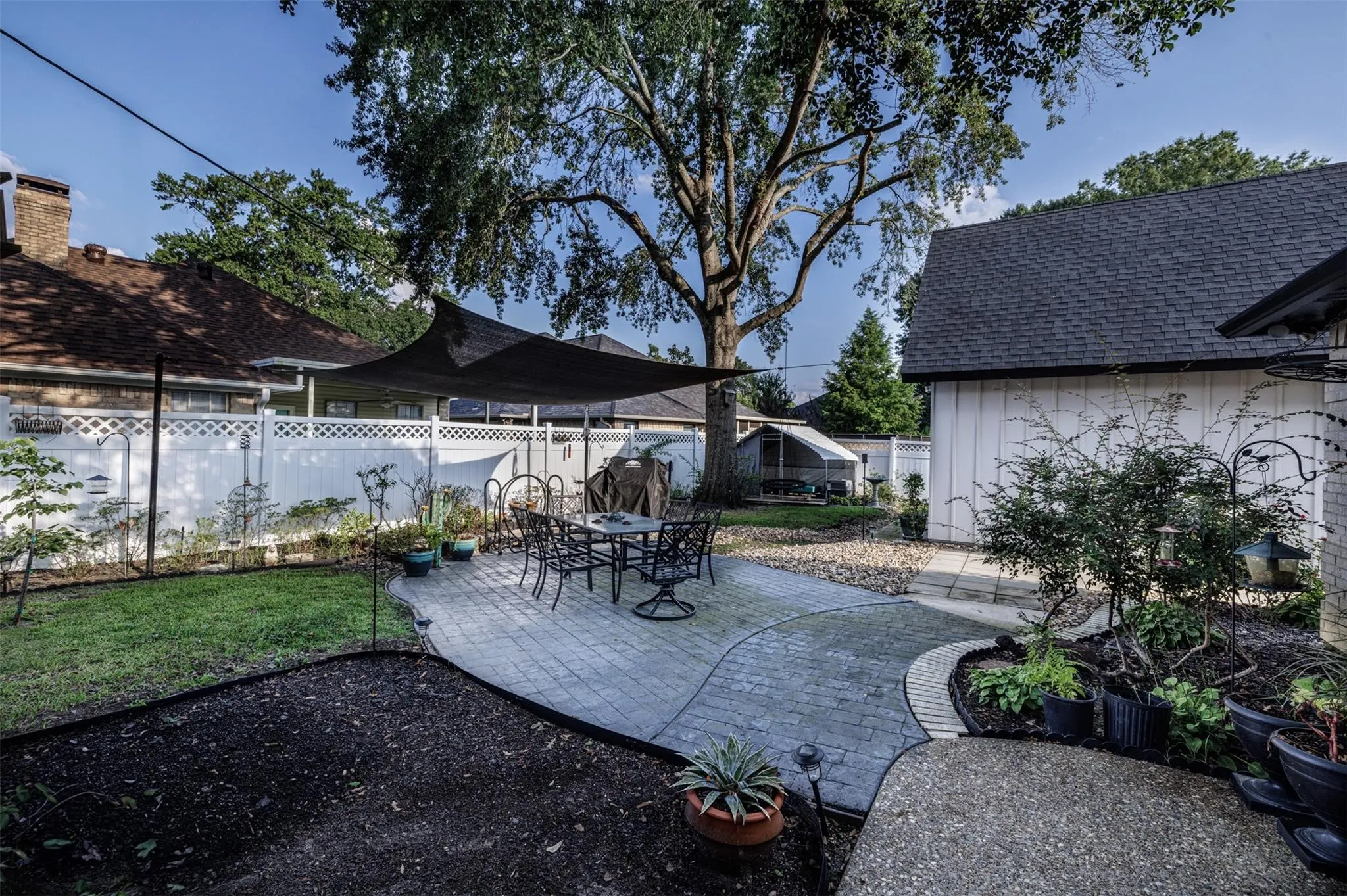 Single Family Residence For Sale in Smith County , 106 Graham Lane, Bullard, Texas 75757, 3 Bedroom, 3 Bathroom, 3 Garage spaces, 2,505 Sqft, built in 2000, mls#21215722, Real Estate Agent in Bullard, Homes For Sale in Smith county, Homes For Sale in Bullard, Realtor in Bullard Texas, Real Estate Brokerage Independent Realty Texas, Luminita Cordes Realtor