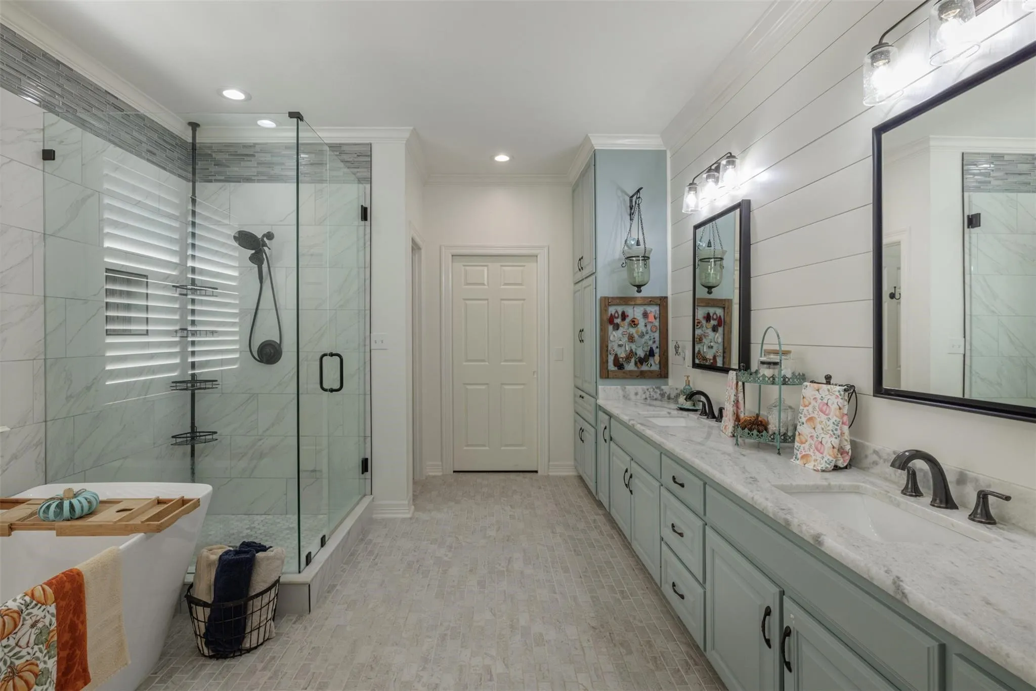 Single Family Residence For Sale in Smith County , 106 Graham Lane, Bullard, Texas 75757, 3 Bedroom, 3 Bathroom, 3 Garage spaces, 2,505 Sqft, built in 2000, mls#21215722, Real Estate Agent in Bullard, Homes For Sale in Smith county, Homes For Sale in Bullard, Realtor in Bullard Texas, Real Estate Brokerage Independent Realty Texas, Luminita Cordes Realtor